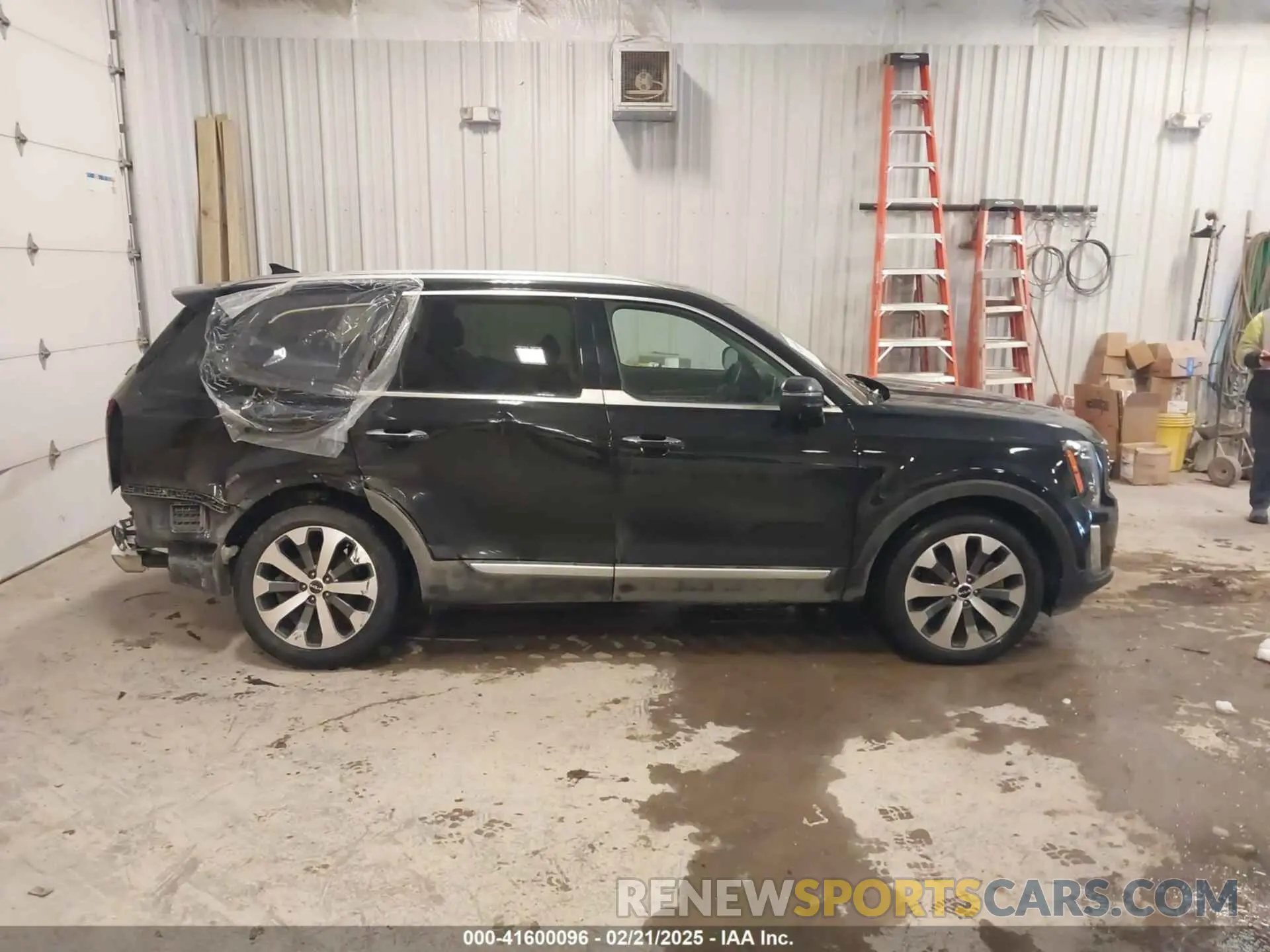13 Photograph of a damaged car 5XYP6DHC7NG222796 KIA TELLURIDE 2022