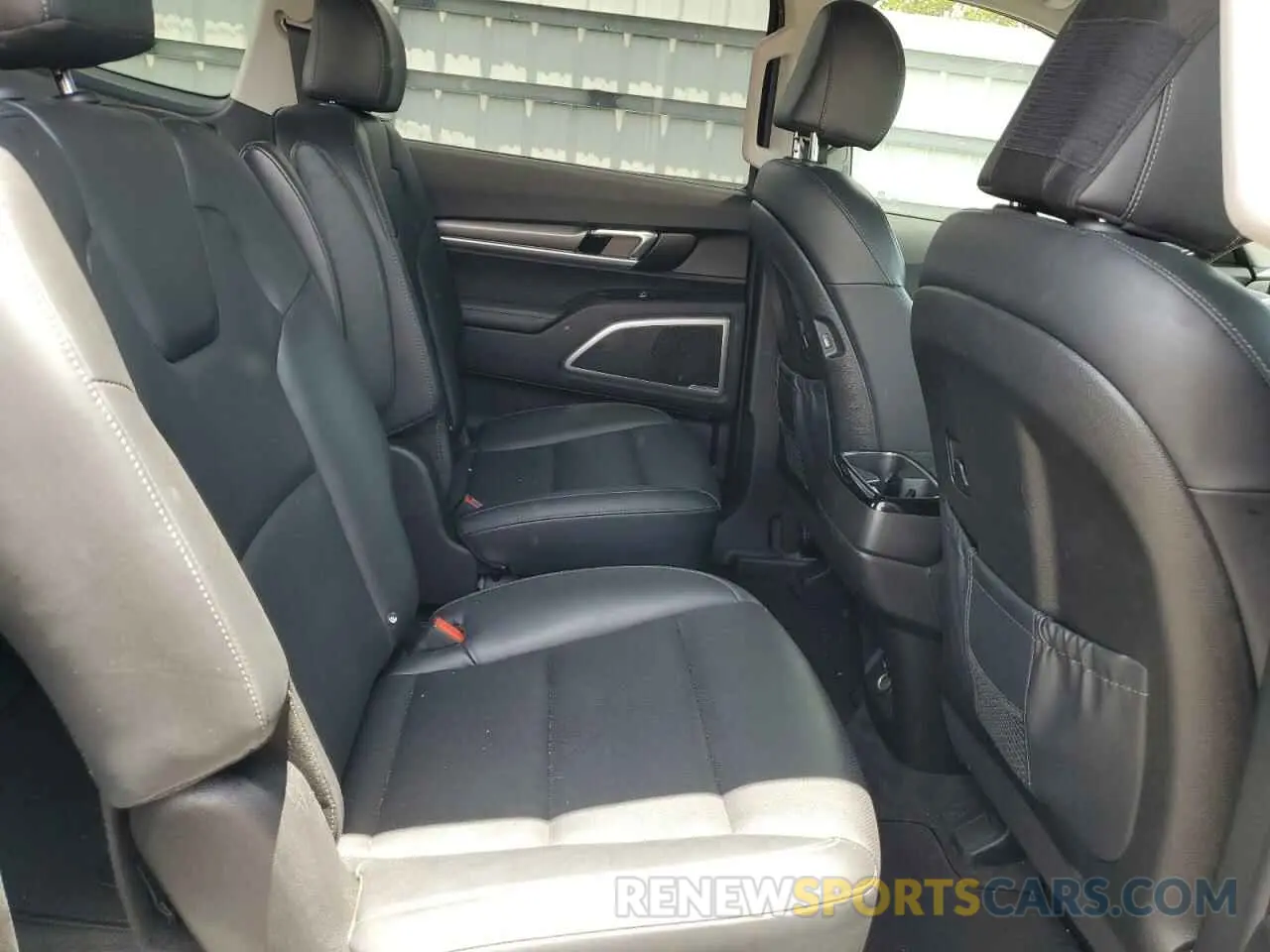 11 Photograph of a damaged car 5XYP6DHC7NG241722 KIA TELLURIDE 2022
