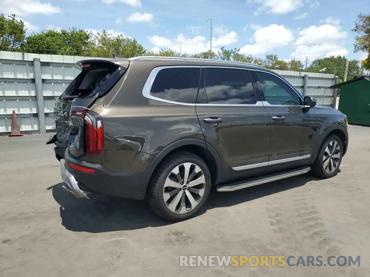 3 Photograph of a damaged car 5XYP6DHC7NG241722 KIA TELLURIDE 2022