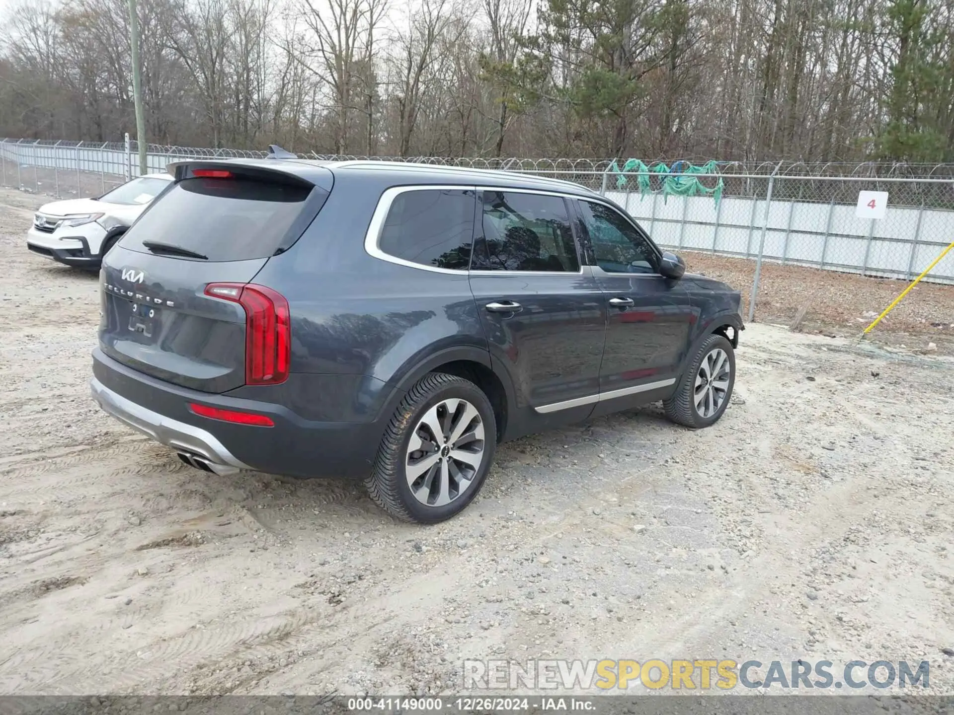 4 Photograph of a damaged car 5XYP6DHCXNG240676 KIA TELLURIDE 2022