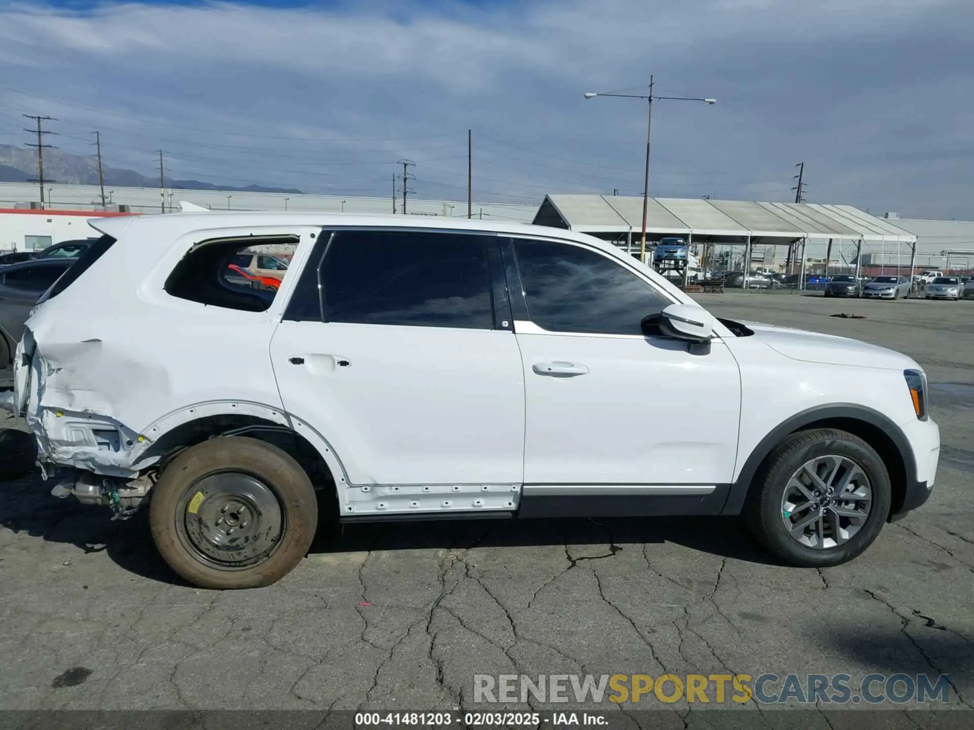 19 Photograph of a damaged car 5XYP24GCXPG374636 KIA TELLURIDE 2023