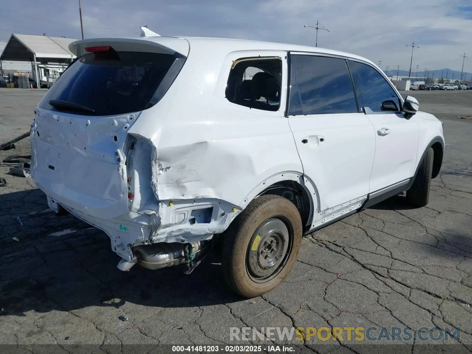 4 Photograph of a damaged car 5XYP24GCXPG374636 KIA TELLURIDE 2023