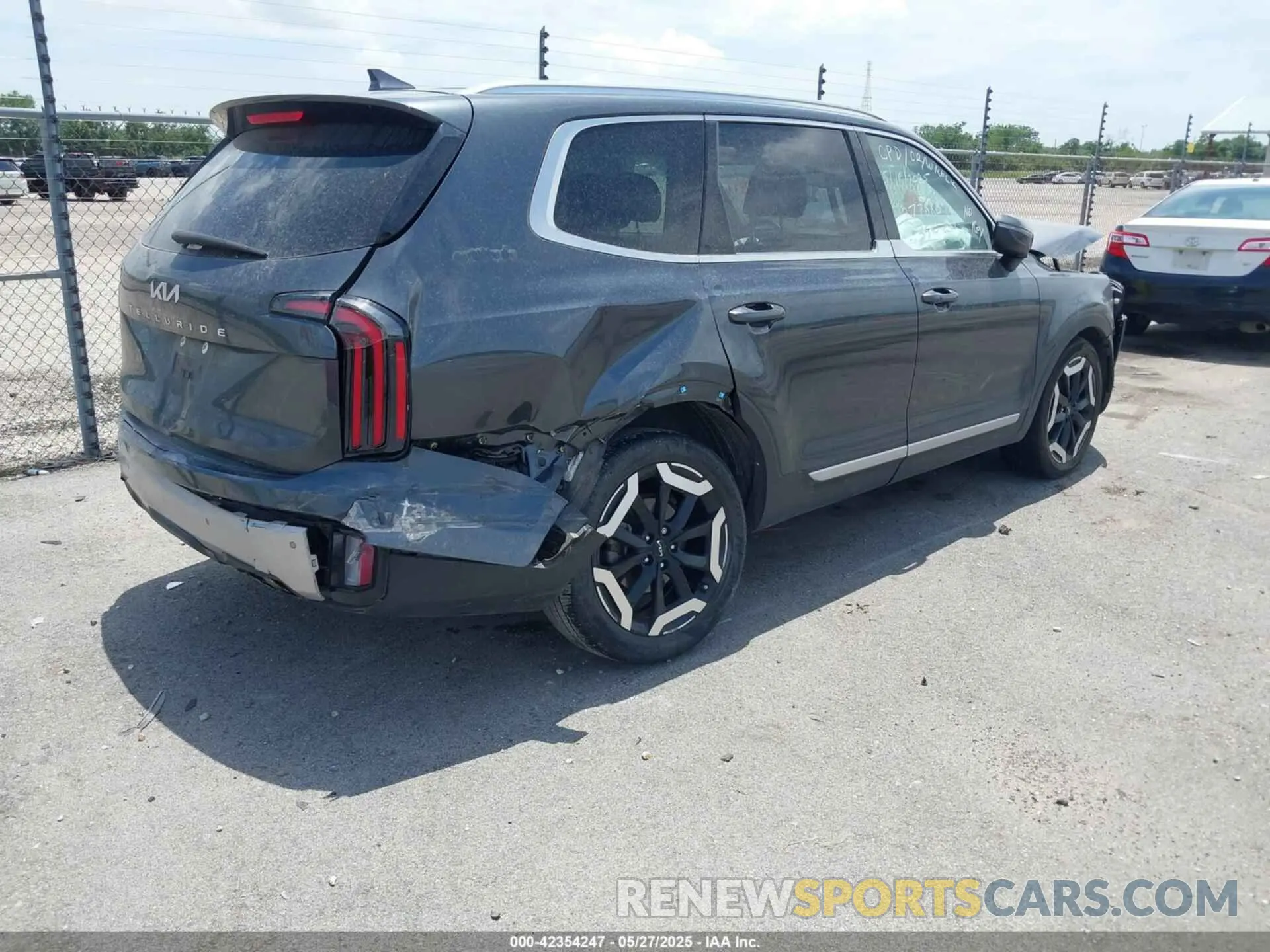 4 Photograph of a damaged car 5XYP34GC3PG350224 KIA TELLURIDE 2023
