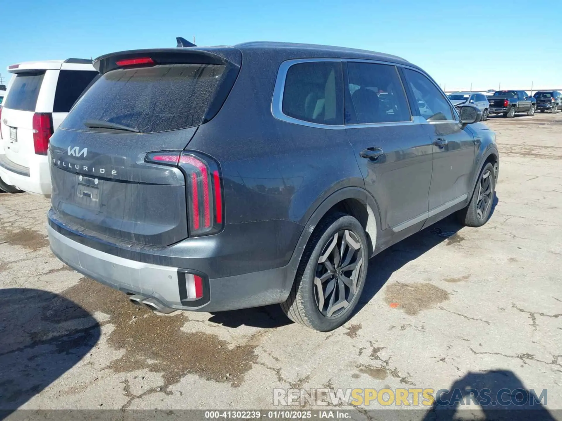 4 Photograph of a damaged car 5XYP34GC4PG382146 KIA TELLURIDE 2023