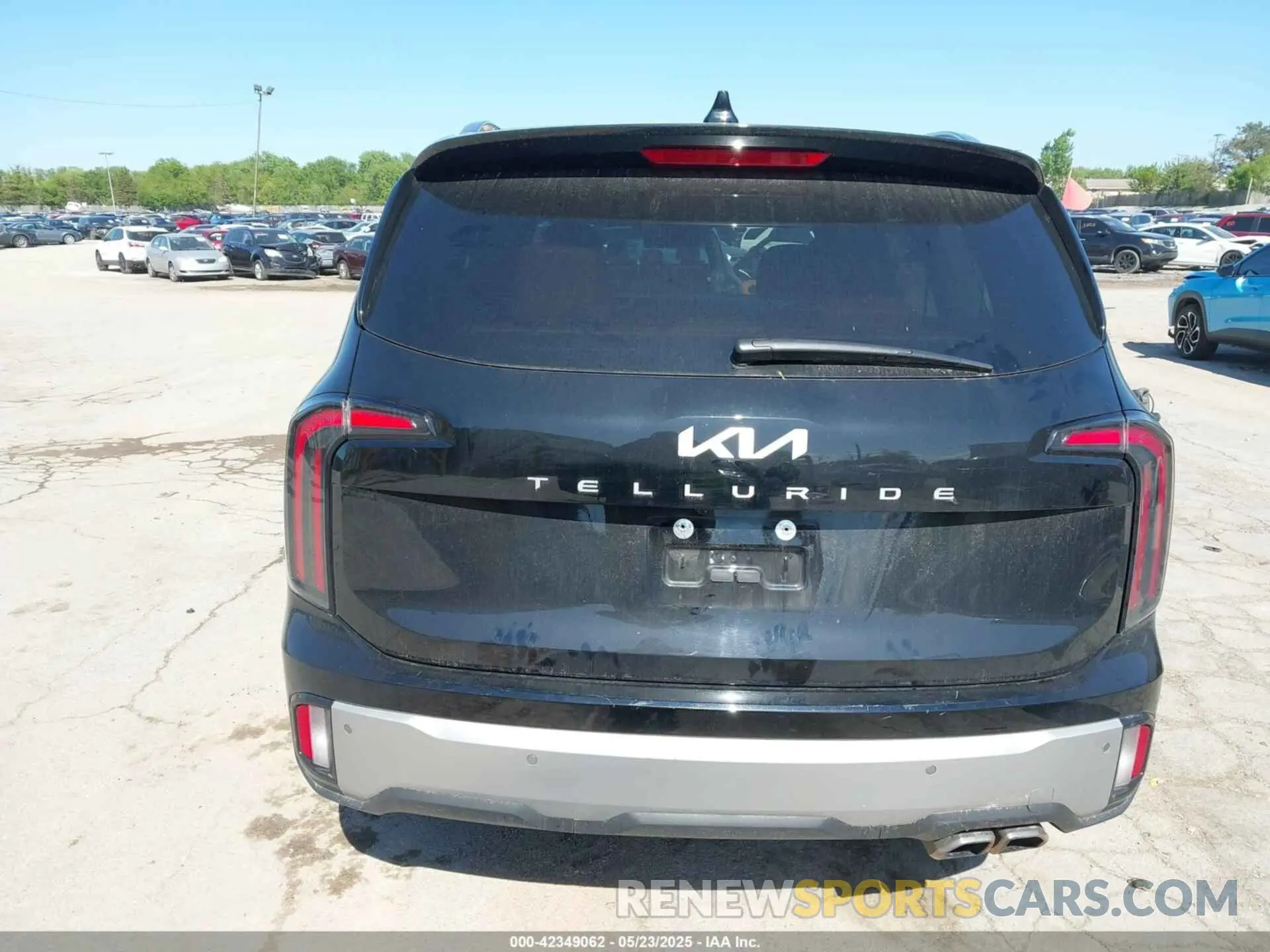 17 Photograph of a damaged car 5XYP34GC5PG364030 KIA TELLURIDE 2023