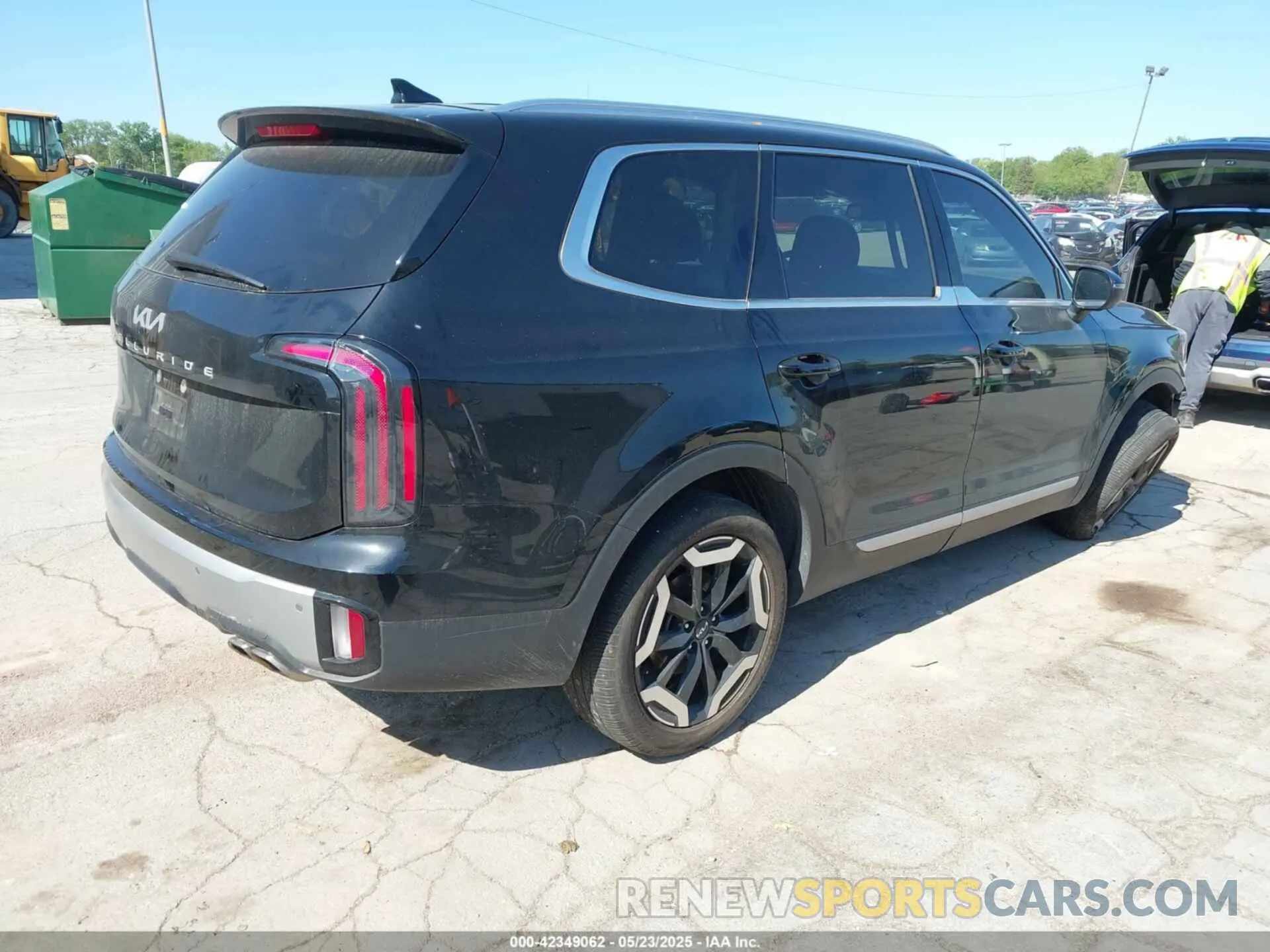 4 Photograph of a damaged car 5XYP34GC5PG364030 KIA TELLURIDE 2023