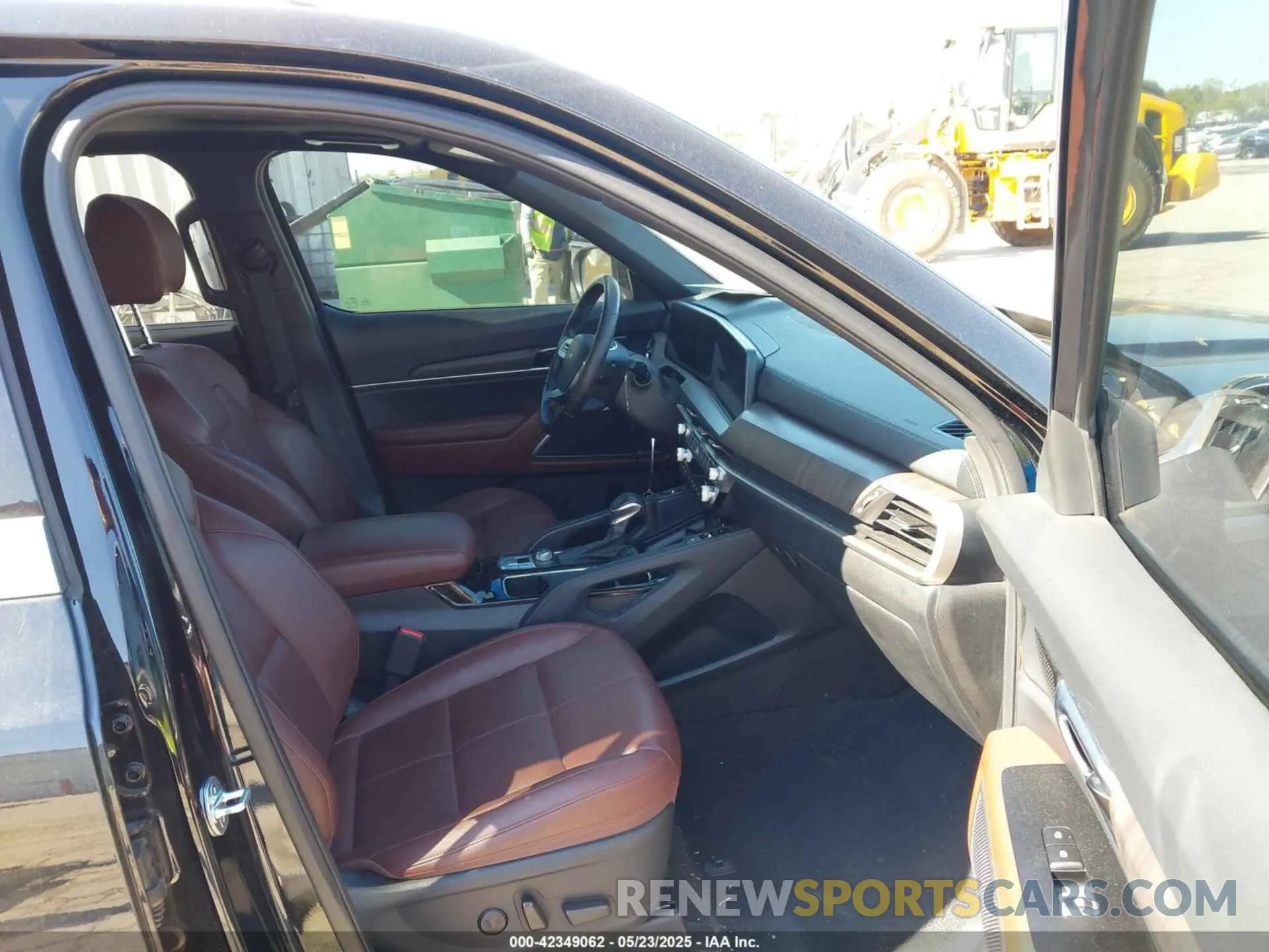 5 Photograph of a damaged car 5XYP34GC5PG364030 KIA TELLURIDE 2023