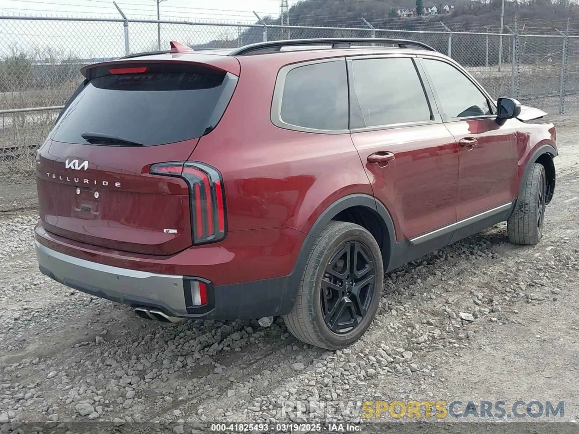 4 Photograph of a damaged car 5XYP3DGC7PG351361 KIA TELLURIDE 2023