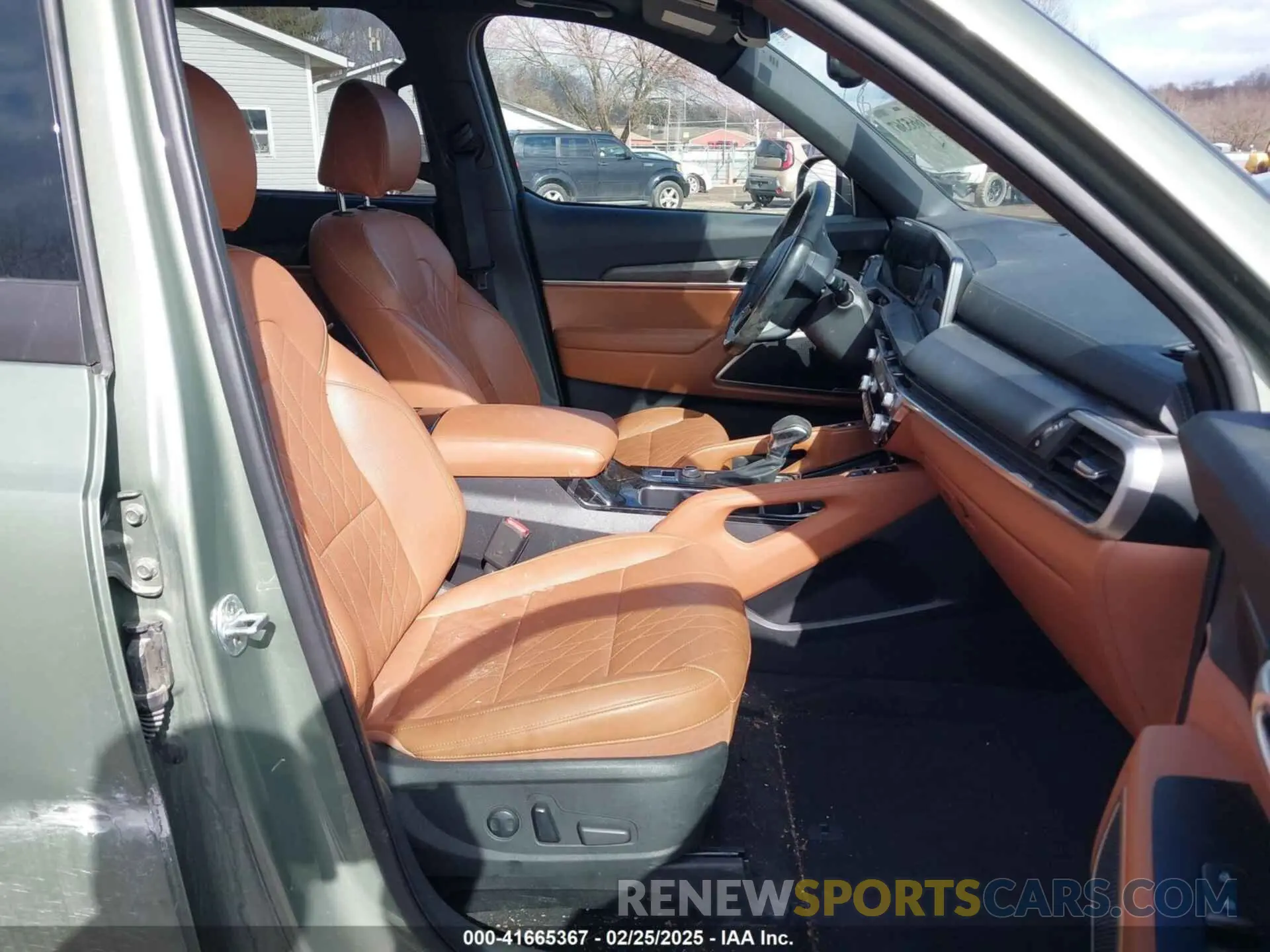5 Photograph of a damaged car 5XYP3DGC8PG338845 KIA TELLURIDE 2023