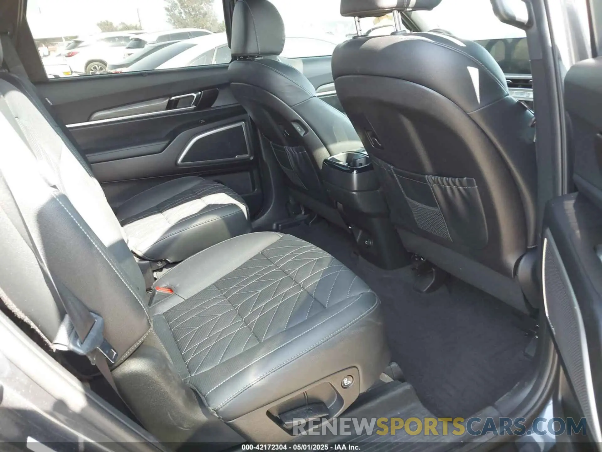 8 Photograph of a damaged car 5XYP3DGCXPG394527 KIA TELLURIDE 2023