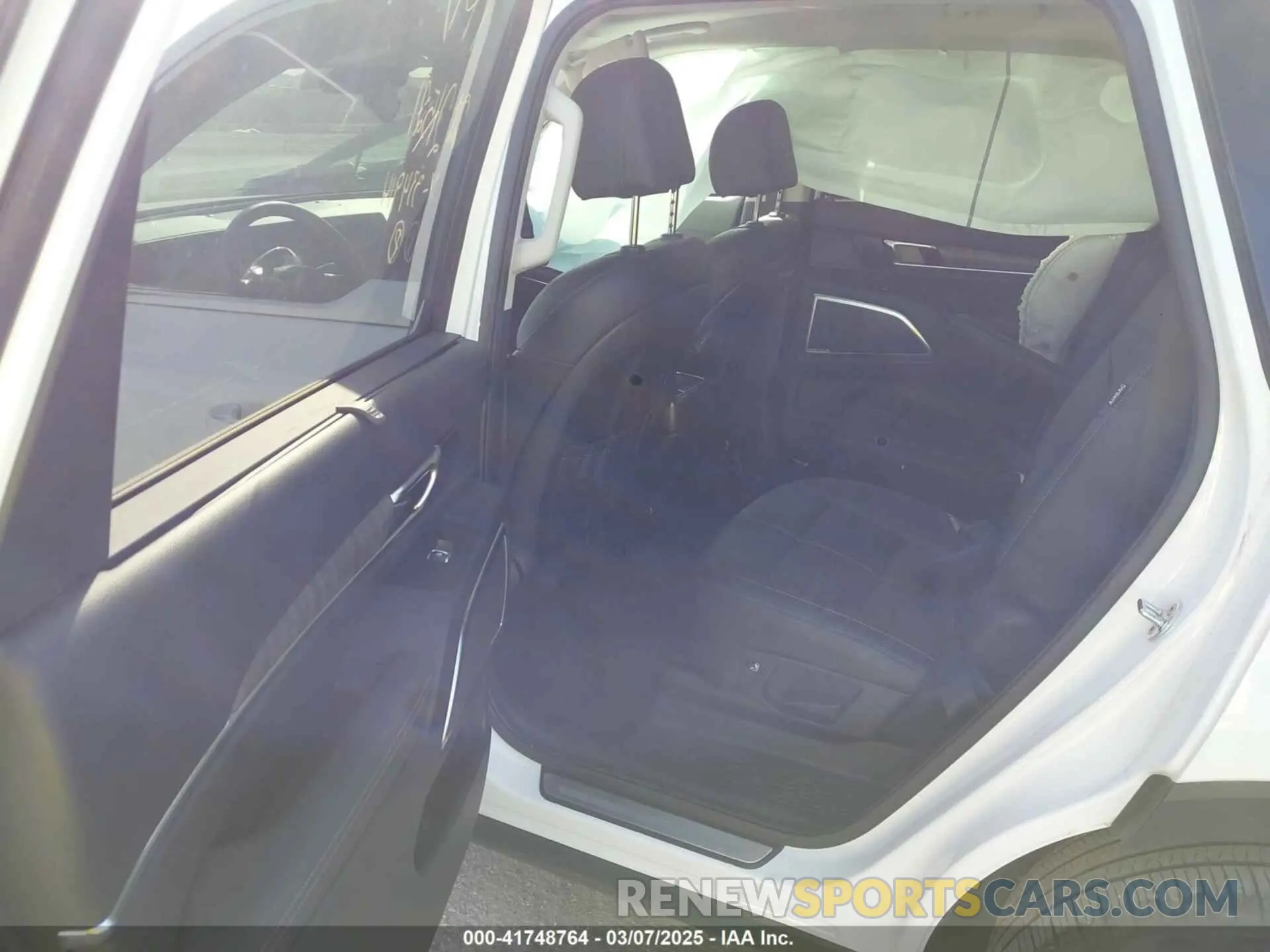 8 Photograph of a damaged car 5XYP54GC0PG334914 KIA TELLURIDE 2023