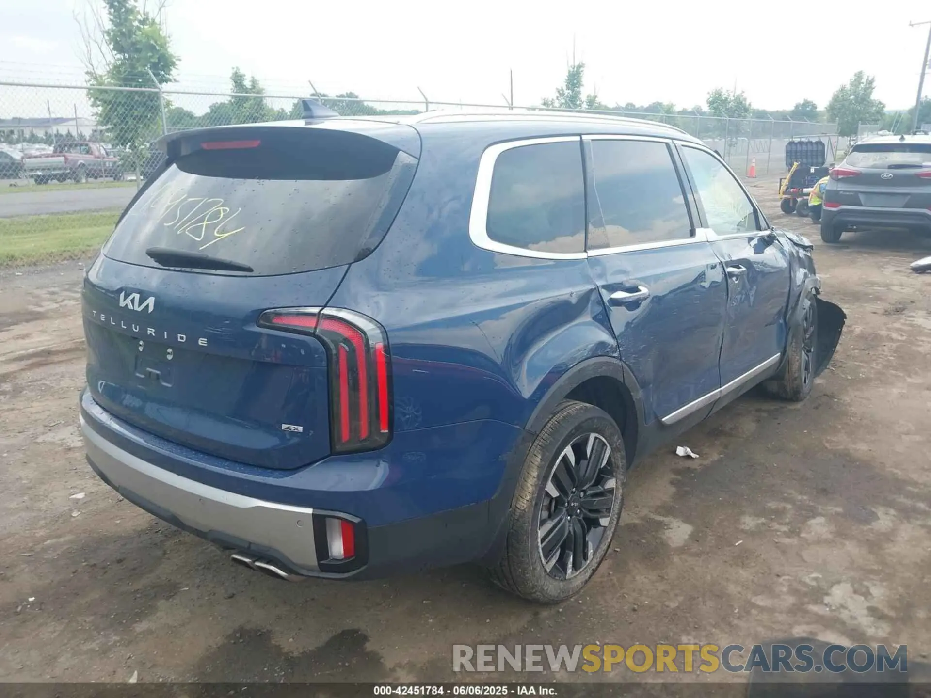 4 Photograph of a damaged car 5XYP5DGC0PG403486 KIA TELLURIDE 2023
