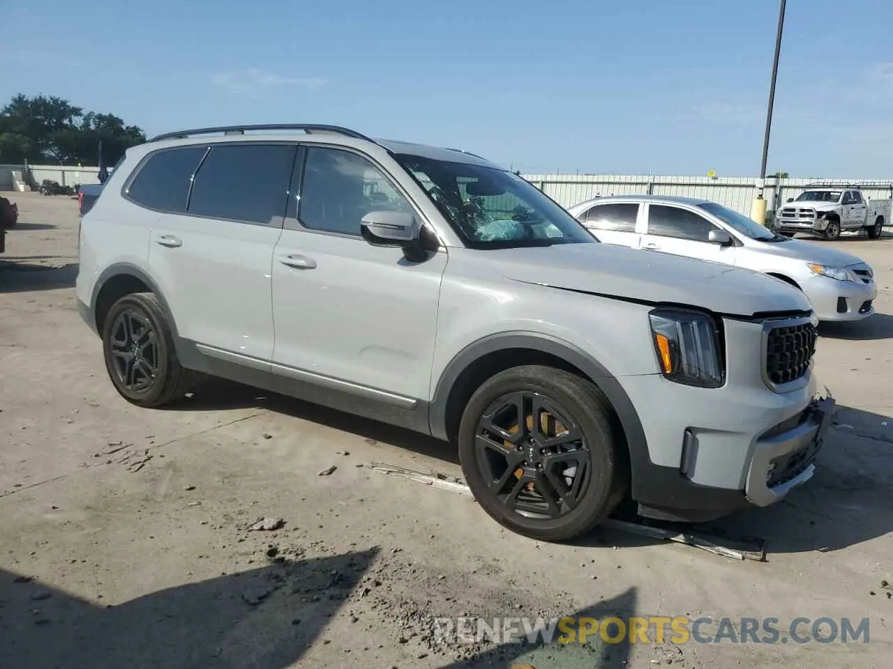 4 Photograph of a damaged car 5XYP5DGC1PG400127 KIA TELLURIDE 2023