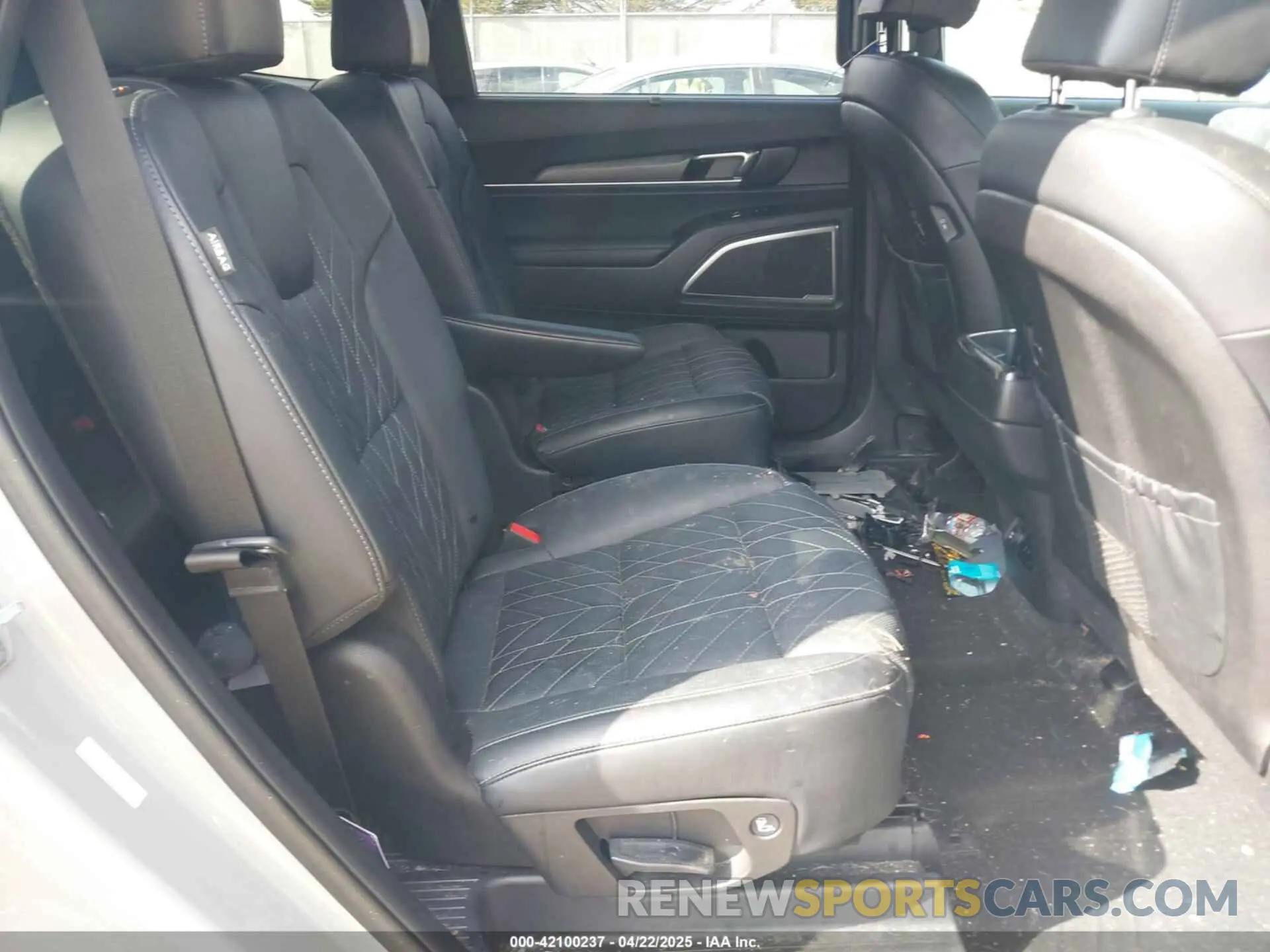 8 Photograph of a damaged car 5XYP5DGC2PG400265 KIA TELLURIDE 2023
