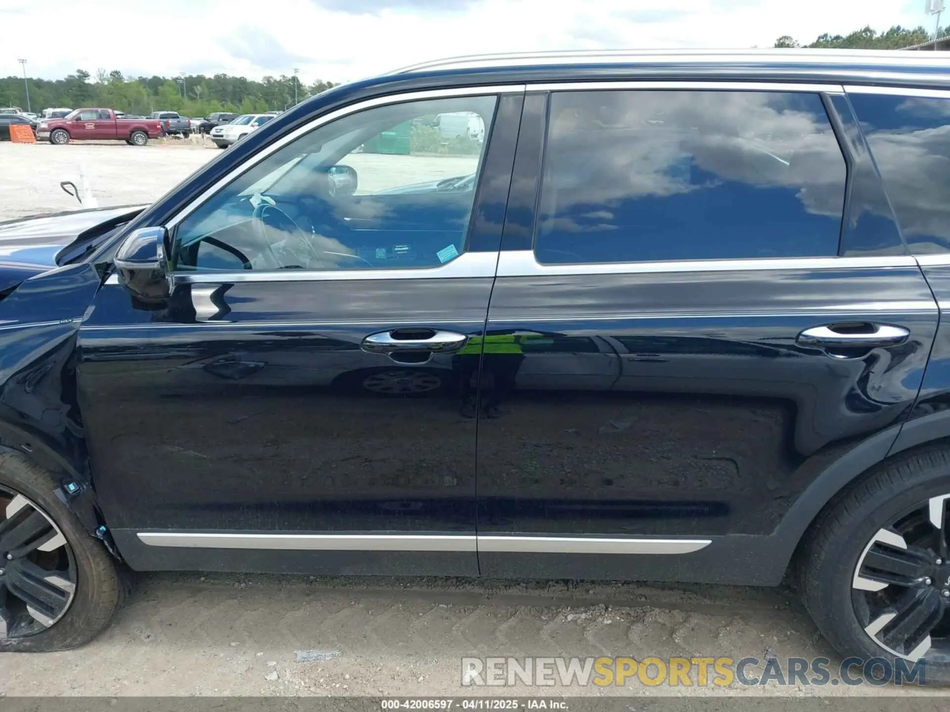 14 Photograph of a damaged car 5XYP5DGC3PG337368 KIA TELLURIDE 2023