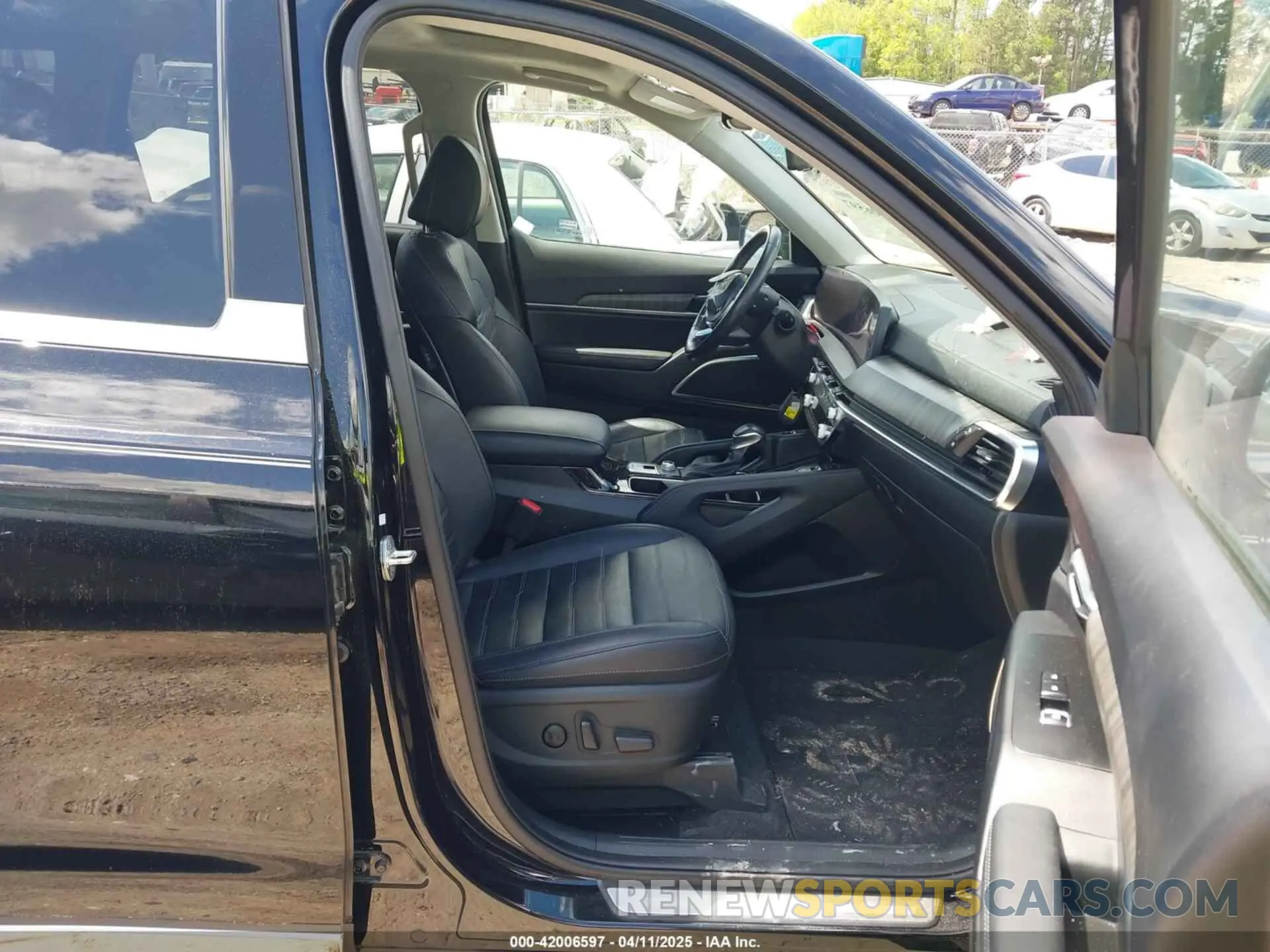 5 Photograph of a damaged car 5XYP5DGC3PG337368 KIA TELLURIDE 2023