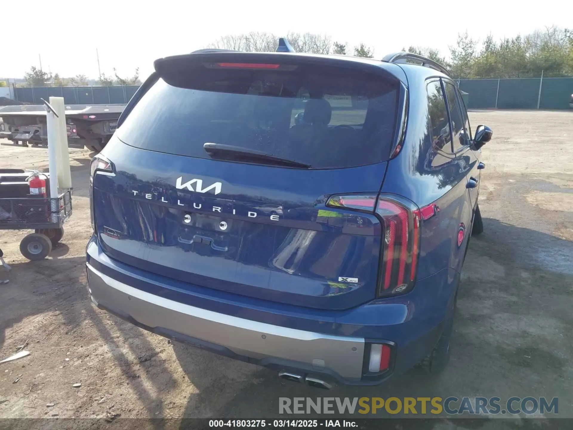 4 Photograph of a damaged car 5XYP5DGC3PG339170 KIA TELLURIDE 2023
