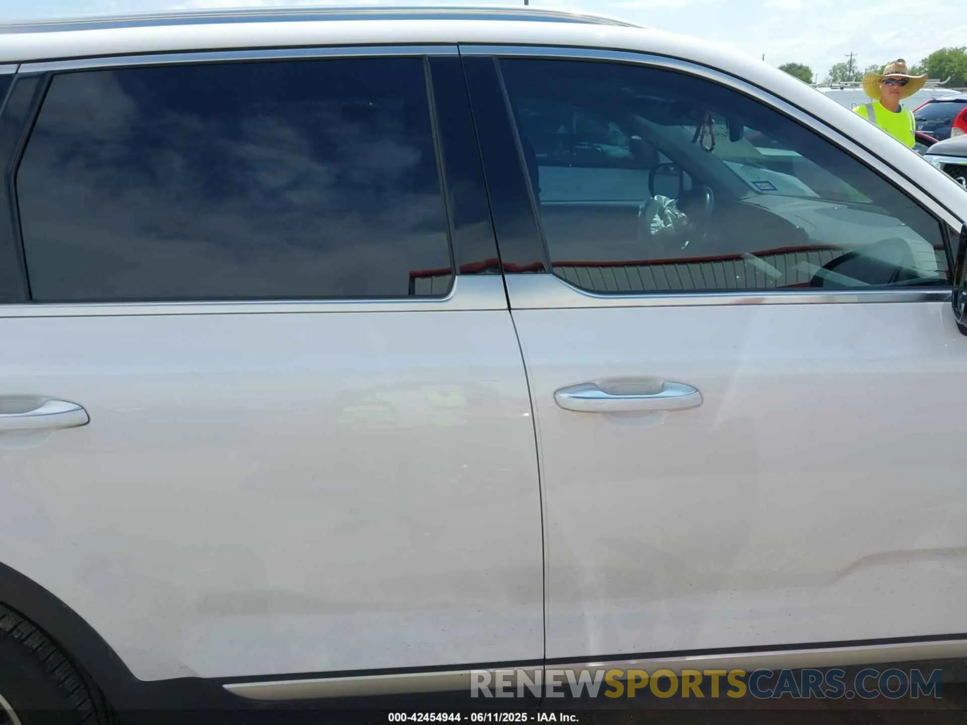 12 Photograph of a damaged car 5XYP5DGC3PG365574 KIA TELLURIDE 2023
