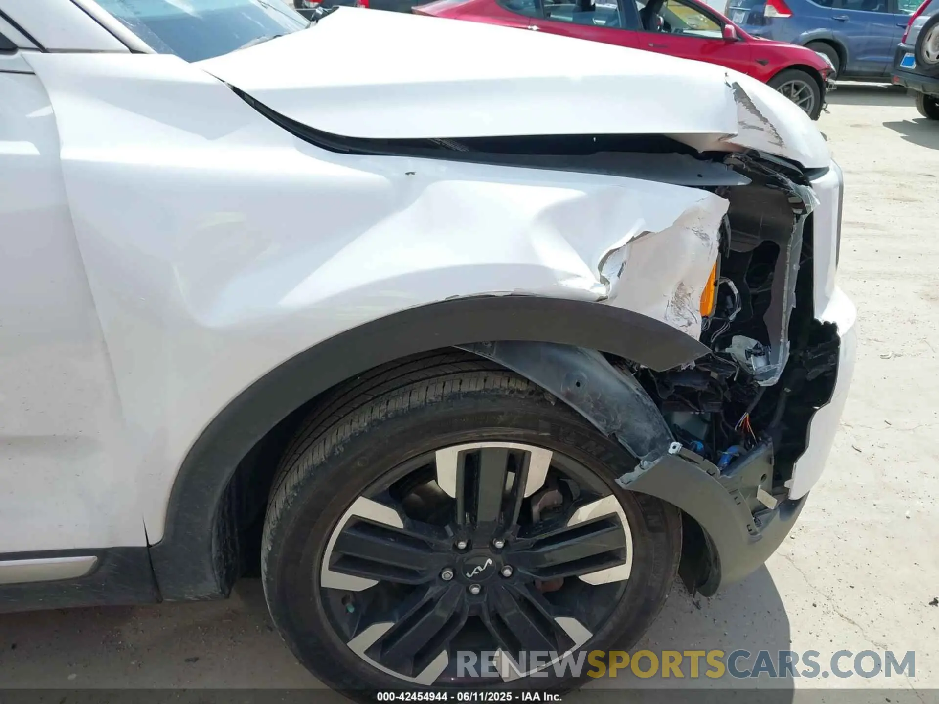 6 Photograph of a damaged car 5XYP5DGC3PG365574 KIA TELLURIDE 2023
