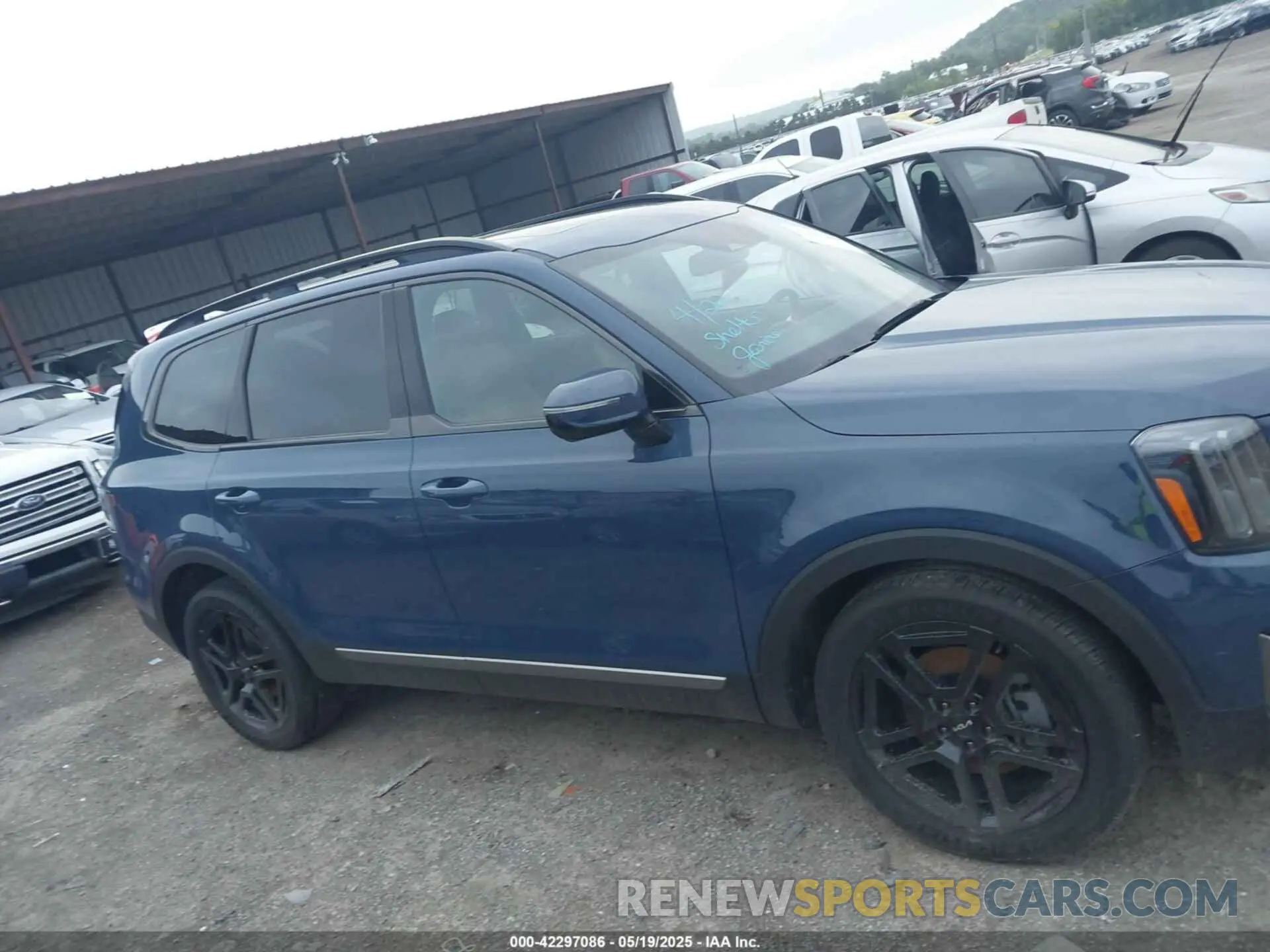 14 Photograph of a damaged car 5XYP5DGC3PG410674 KIA TELLURIDE 2023