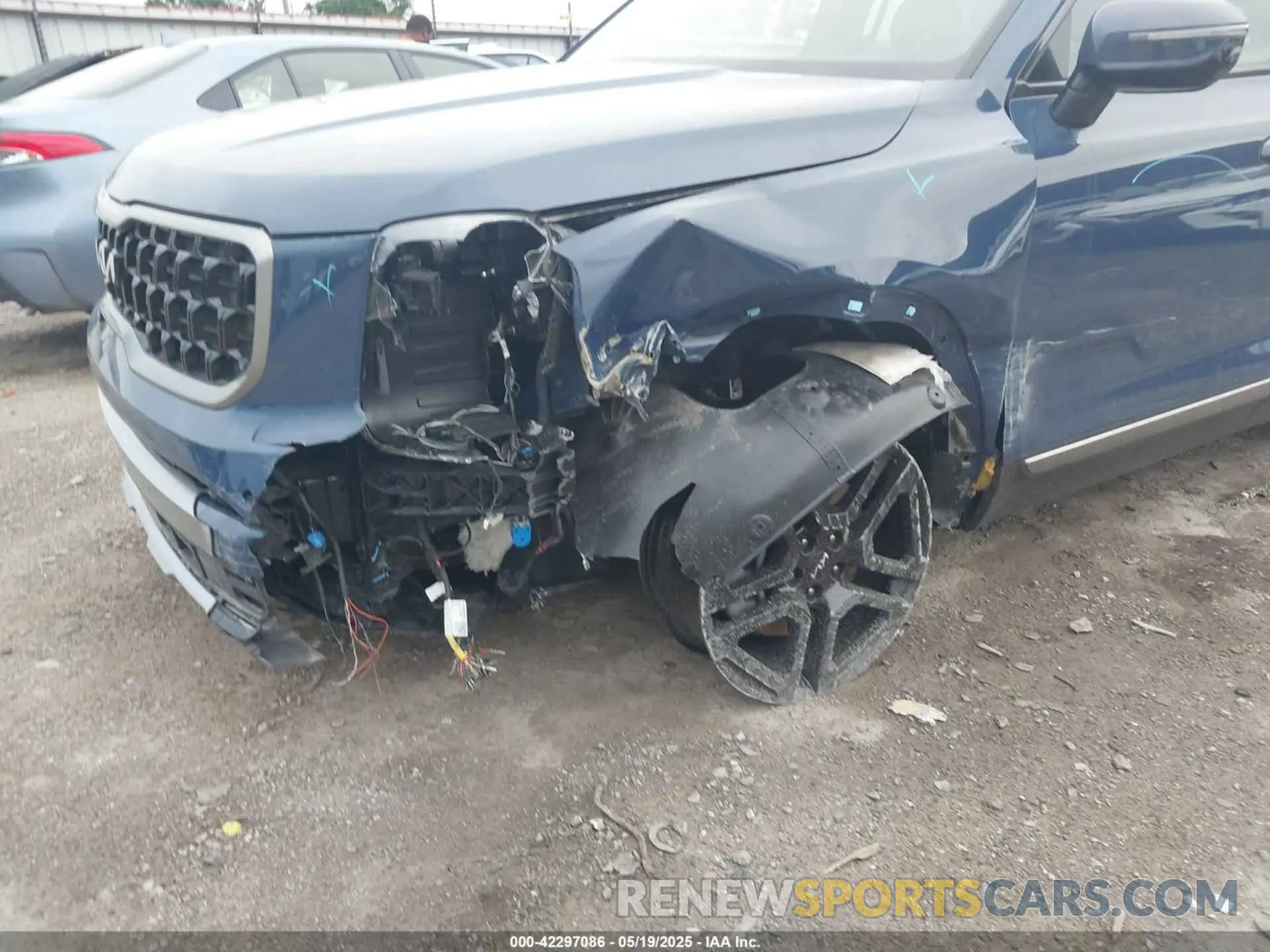 18 Photograph of a damaged car 5XYP5DGC3PG410674 KIA TELLURIDE 2023