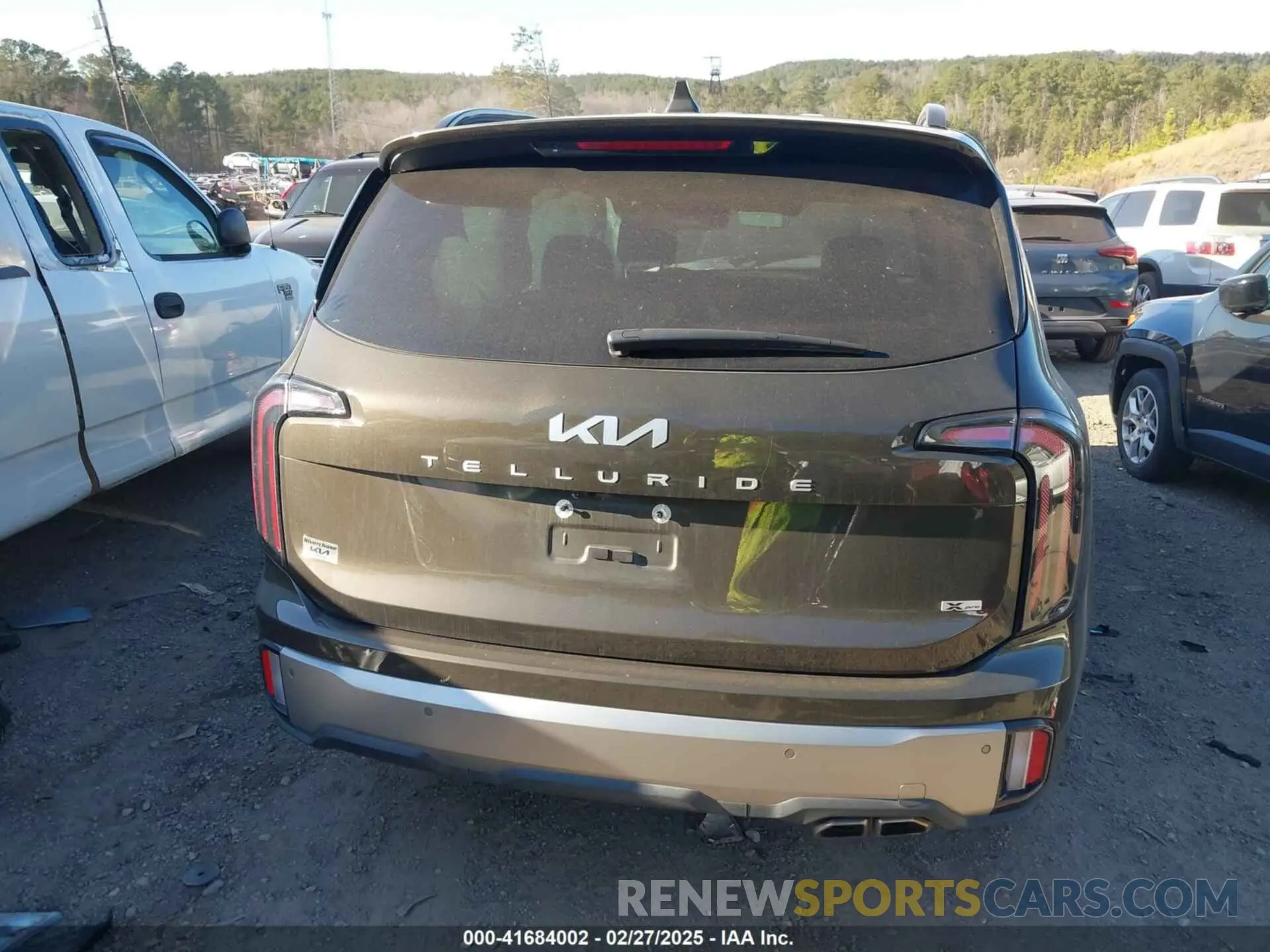 15 Photograph of a damaged car 5XYP5DGC4PG403393 KIA TELLURIDE 2023
