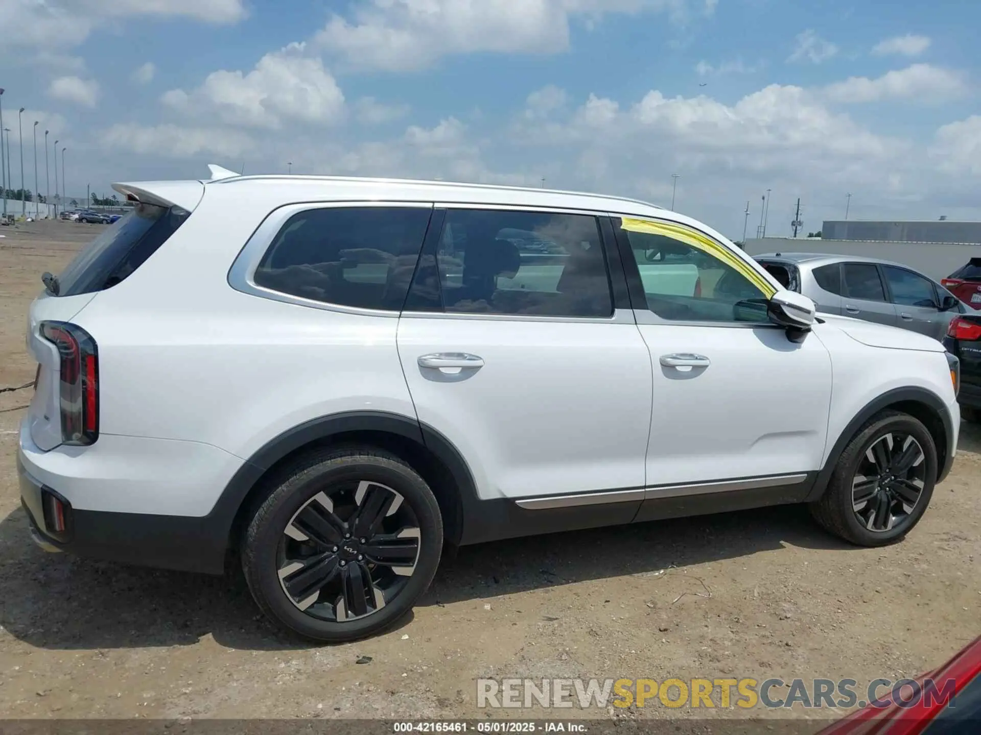 13 Photograph of a damaged car 5XYP5DGC7PG398027 KIA TELLURIDE 2023