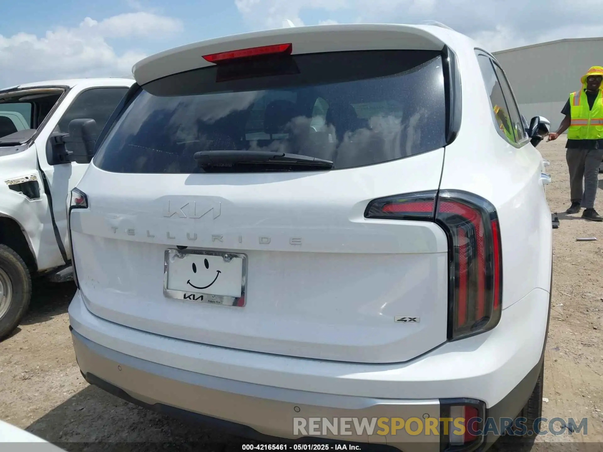 16 Photograph of a damaged car 5XYP5DGC7PG398027 KIA TELLURIDE 2023