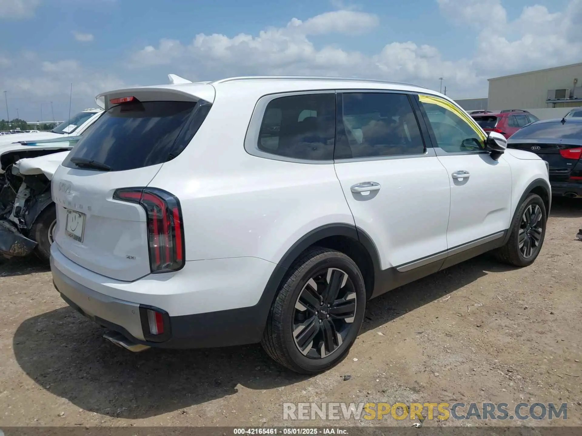 4 Photograph of a damaged car 5XYP5DGC7PG398027 KIA TELLURIDE 2023