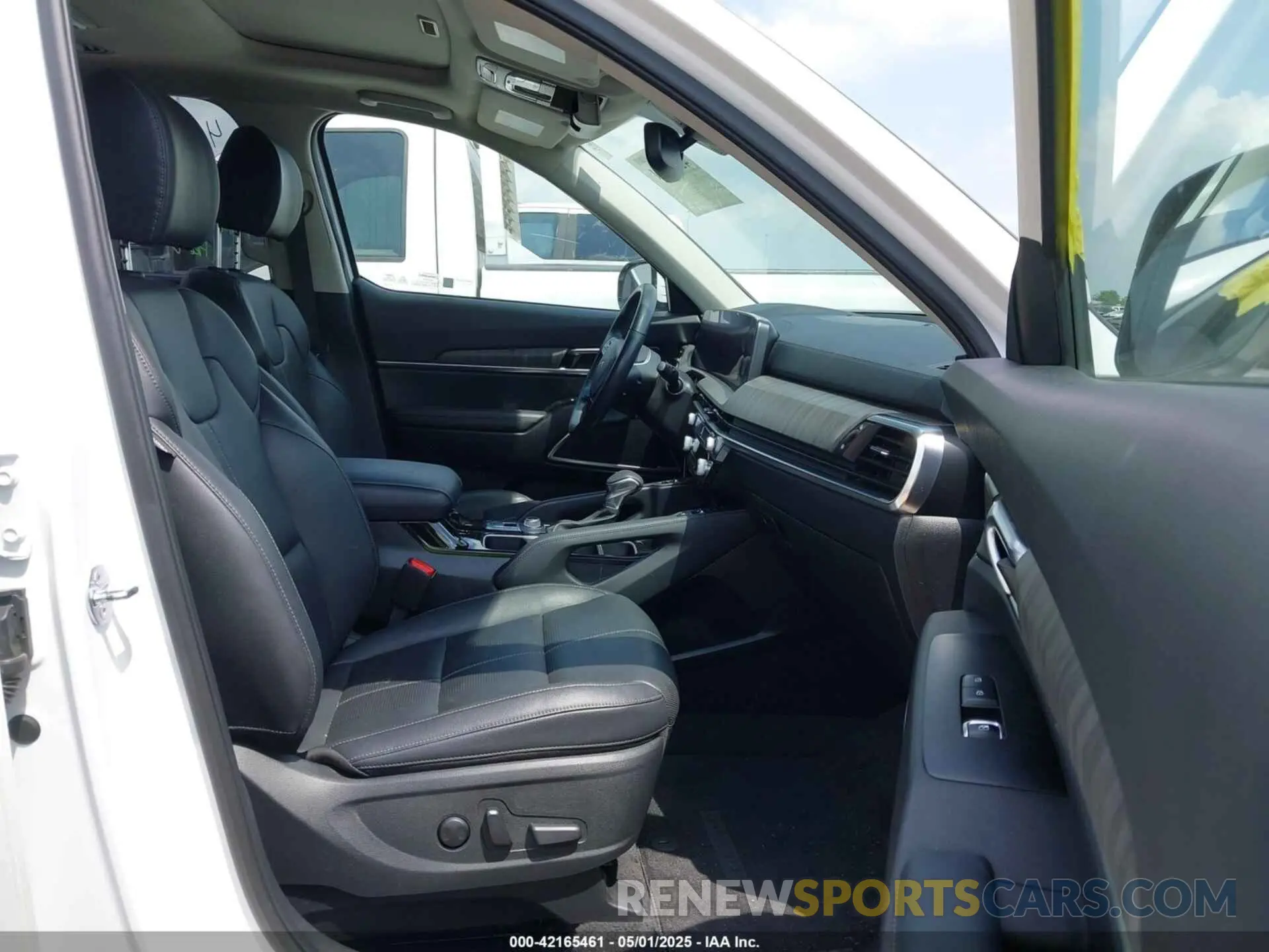 5 Photograph of a damaged car 5XYP5DGC7PG398027 KIA TELLURIDE 2023