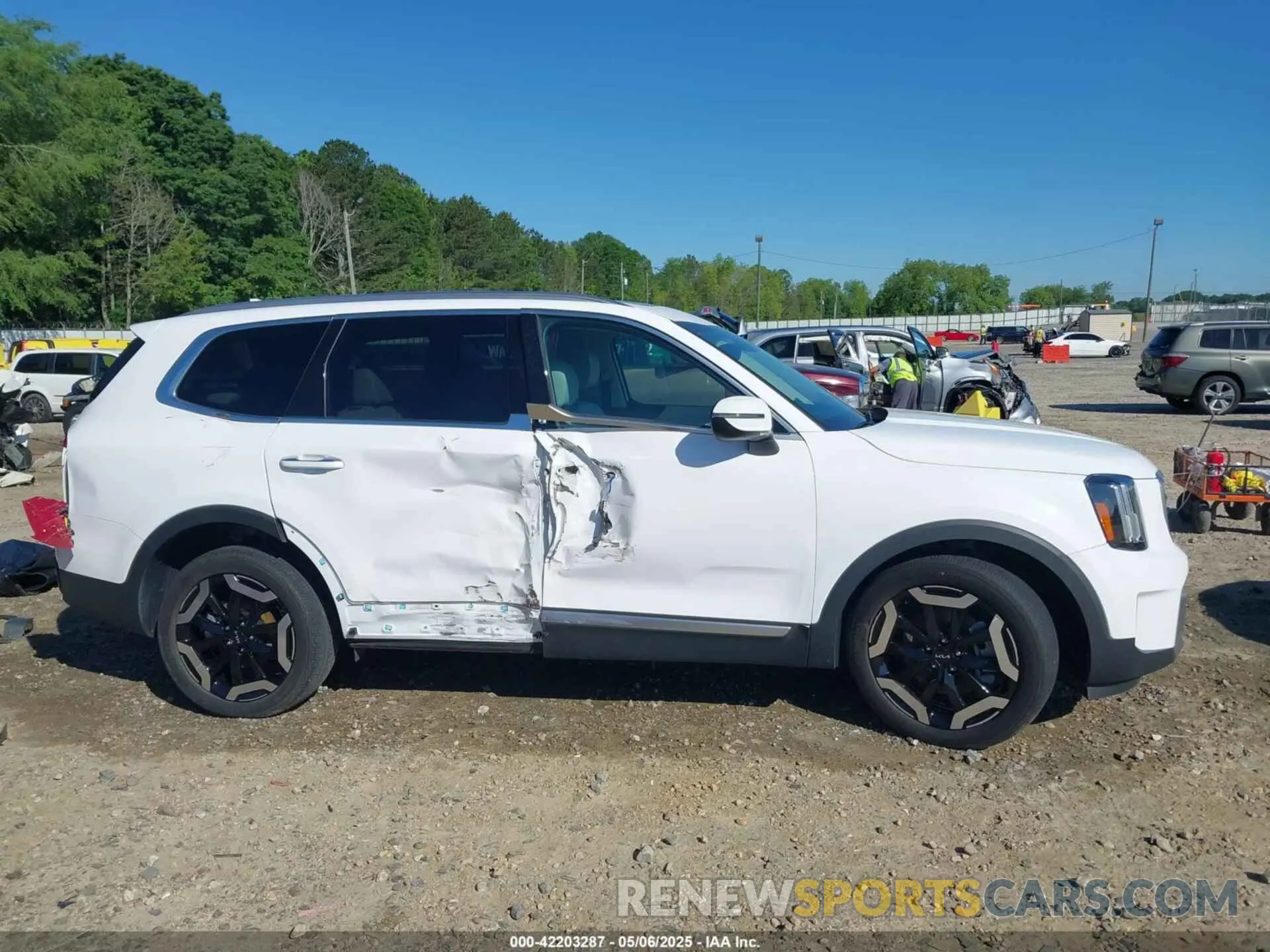 14 Photograph of a damaged car 5XYP64GC0PG365299 KIA TELLURIDE 2023