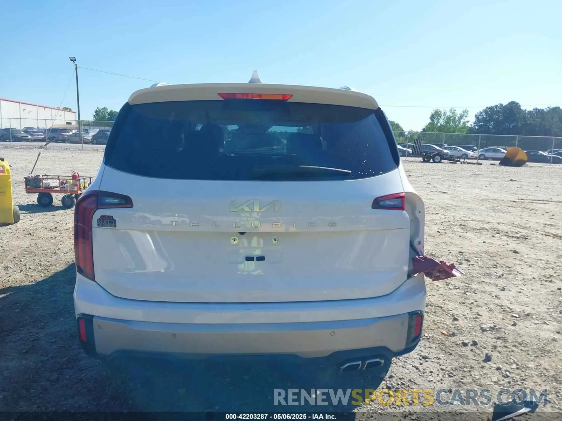 17 Photograph of a damaged car 5XYP64GC0PG365299 KIA TELLURIDE 2023