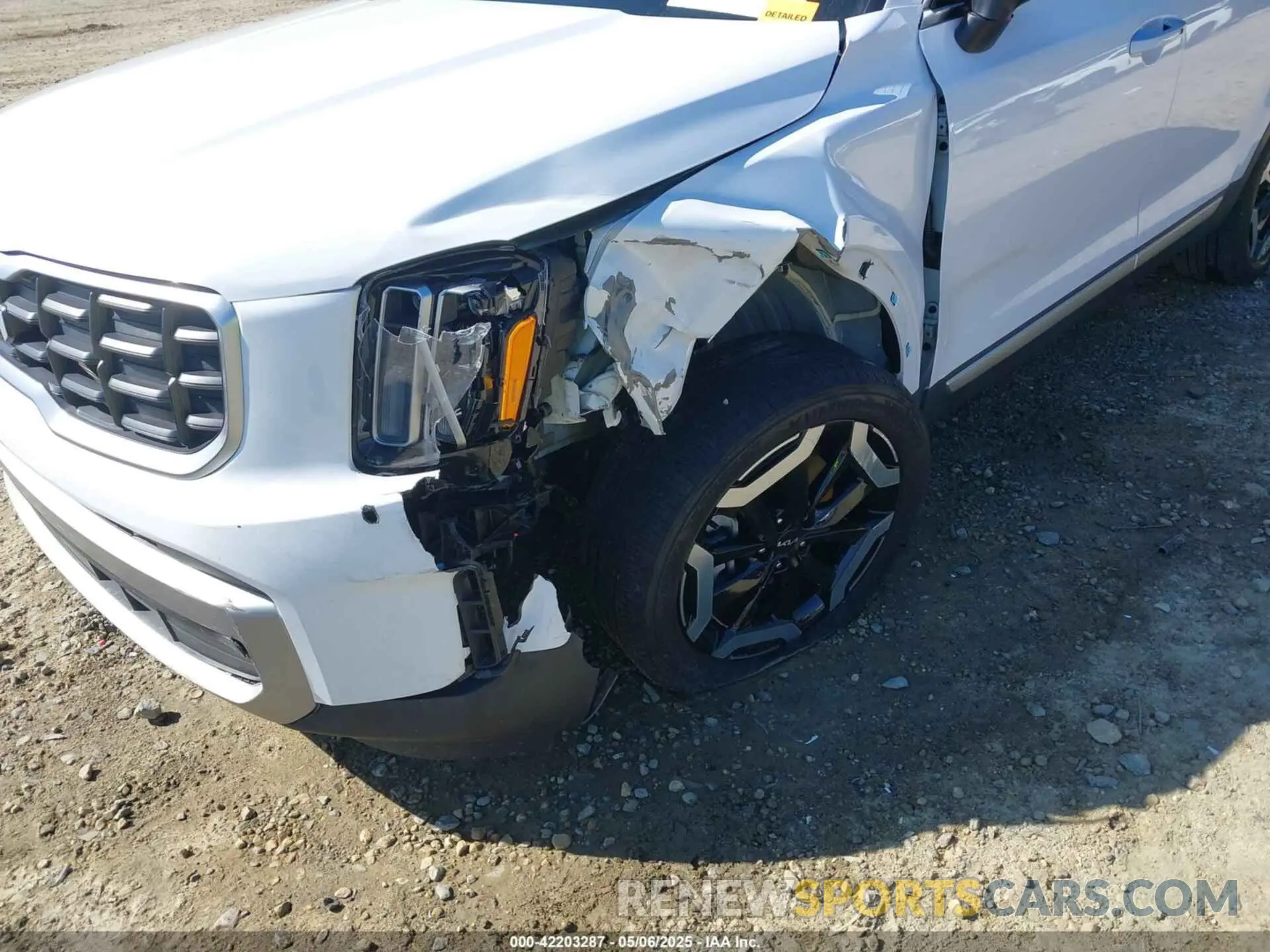 18 Photograph of a damaged car 5XYP64GC0PG365299 KIA TELLURIDE 2023