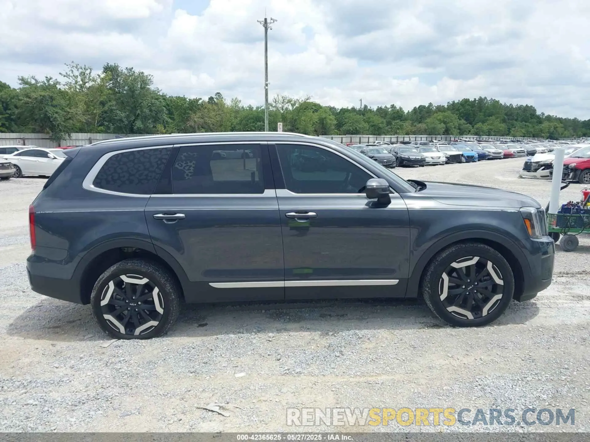 13 Photograph of a damaged car 5XYP64GC0PG386895 KIA TELLURIDE 2023