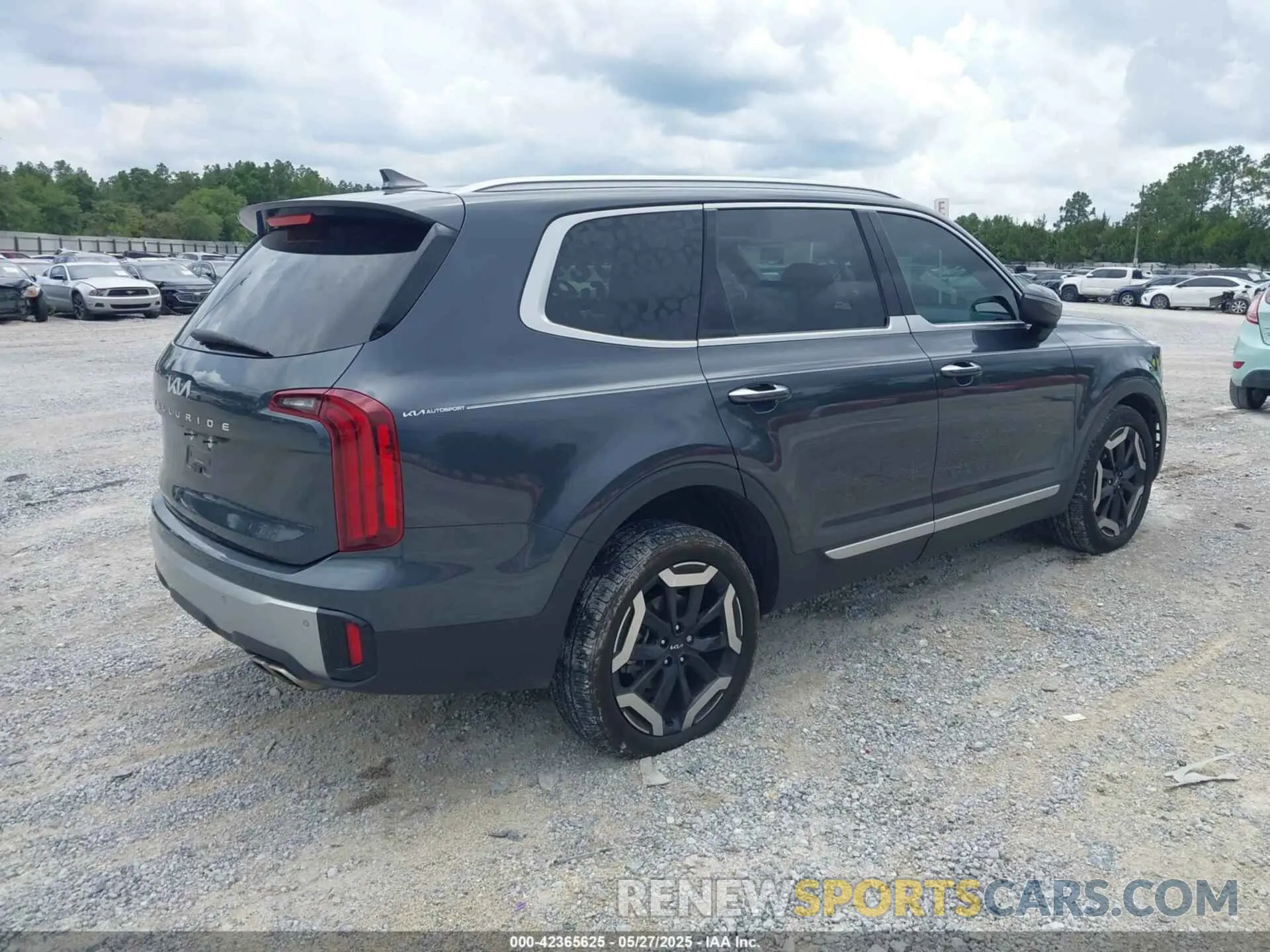 4 Photograph of a damaged car 5XYP64GC0PG386895 KIA TELLURIDE 2023