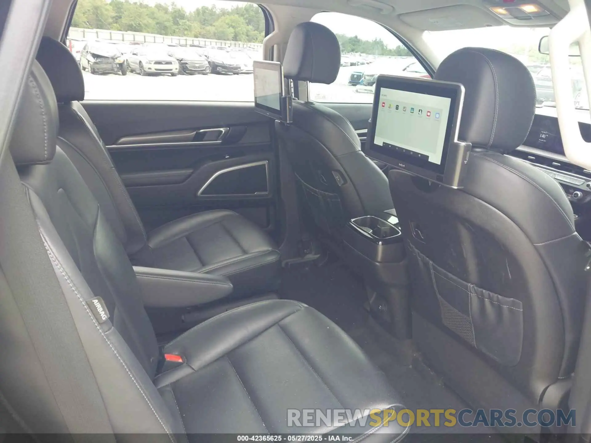 8 Photograph of a damaged car 5XYP64GC0PG386895 KIA TELLURIDE 2023