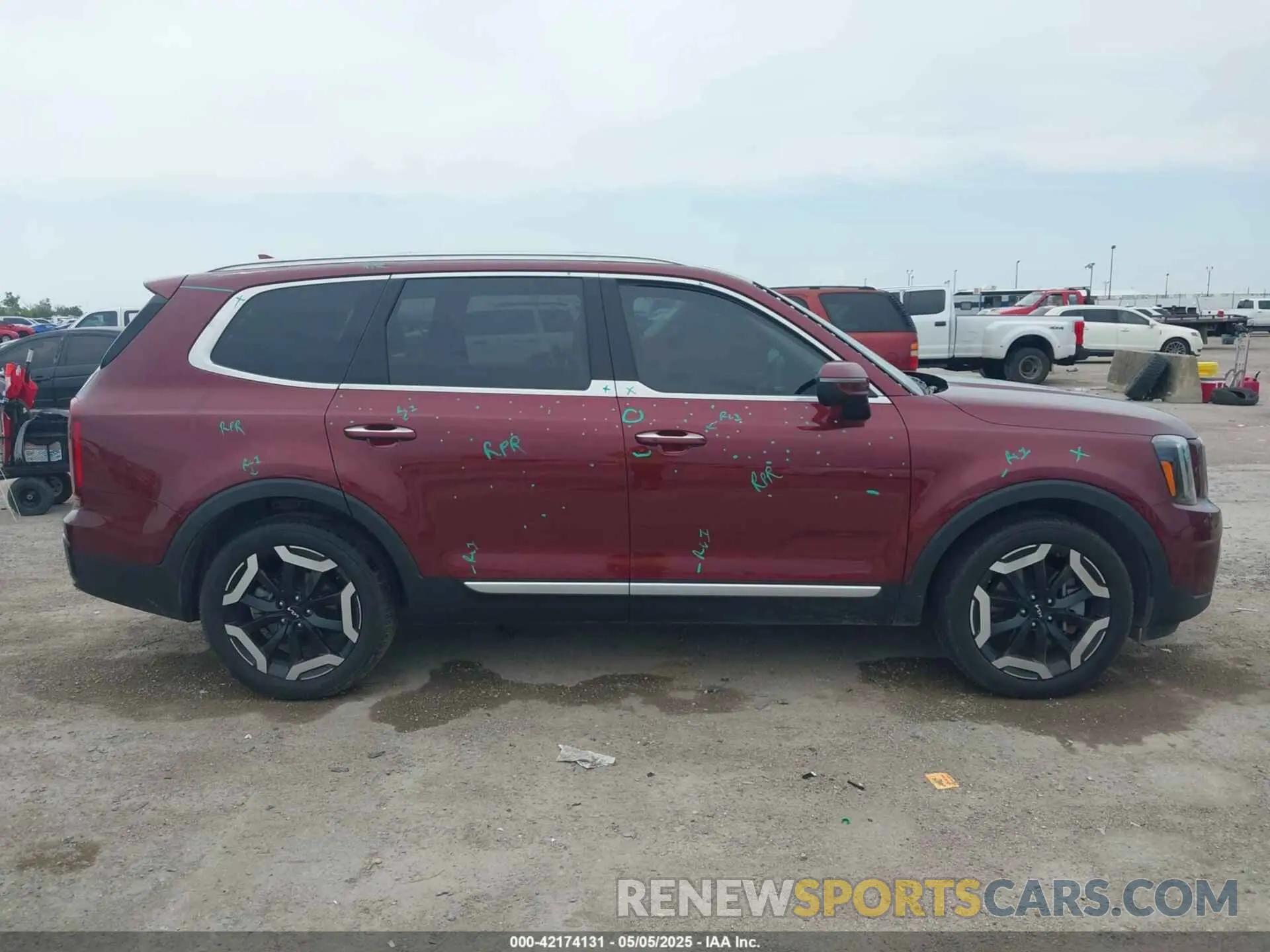 13 Photograph of a damaged car 5XYP64GC1PG352240 KIA TELLURIDE 2023