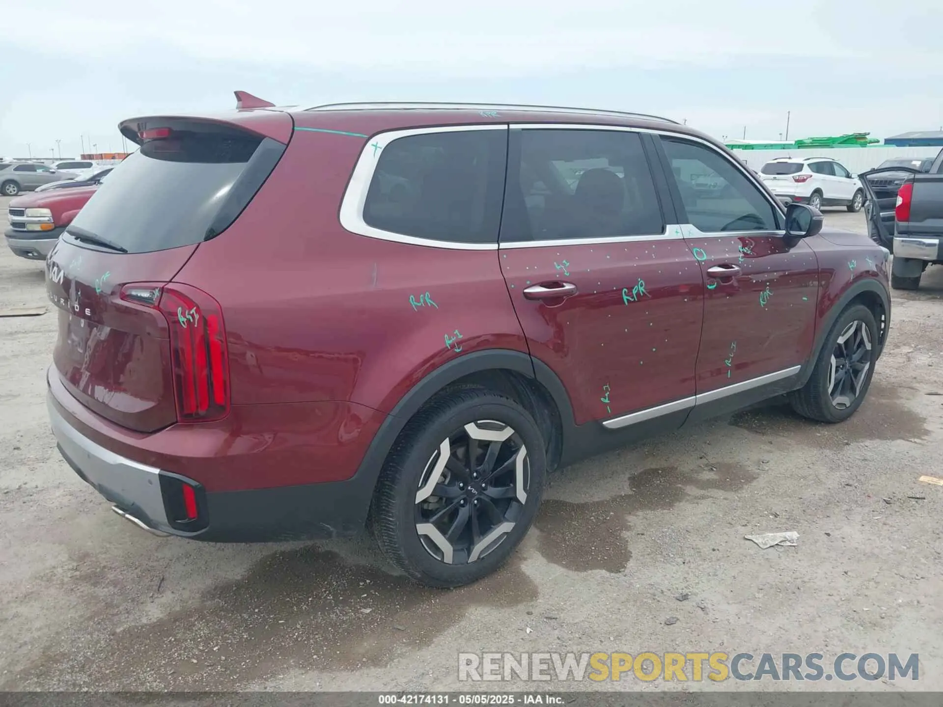 4 Photograph of a damaged car 5XYP64GC1PG352240 KIA TELLURIDE 2023