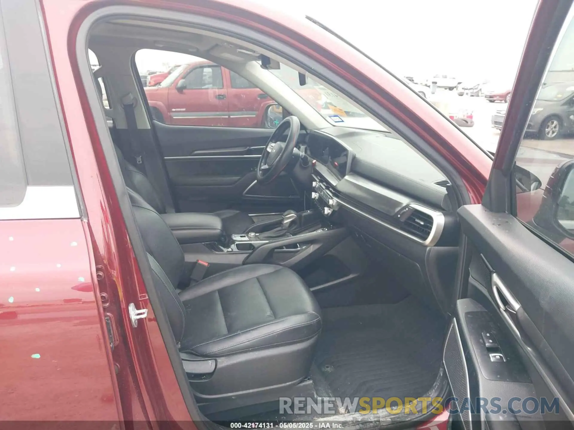5 Photograph of a damaged car 5XYP64GC1PG352240 KIA TELLURIDE 2023