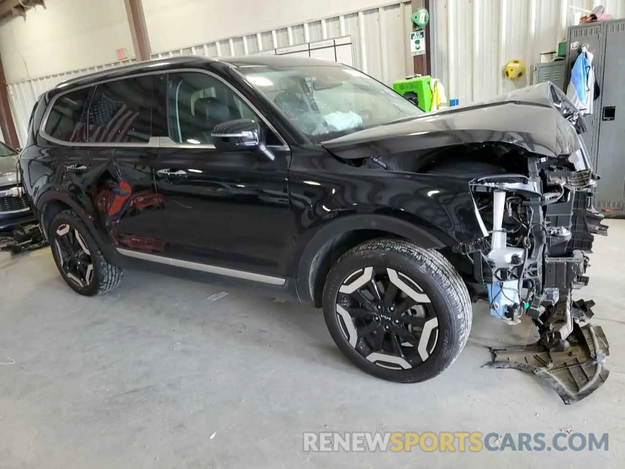 4 Photograph of a damaged car 5XYP64GC3PG391556 KIA TELLURIDE 2023