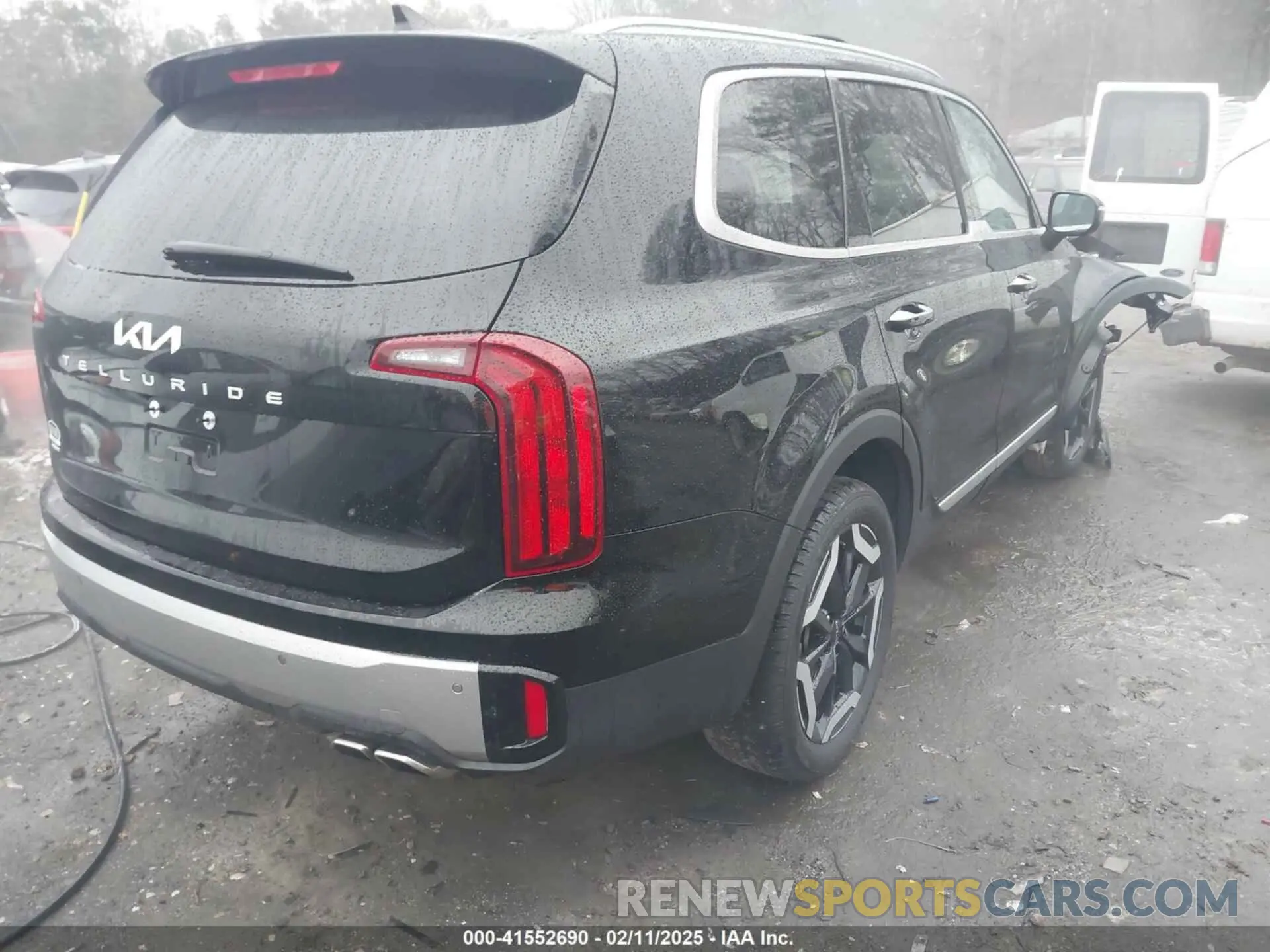 4 Photograph of a damaged car 5XYP64GC4PG366682 KIA TELLURIDE 2023