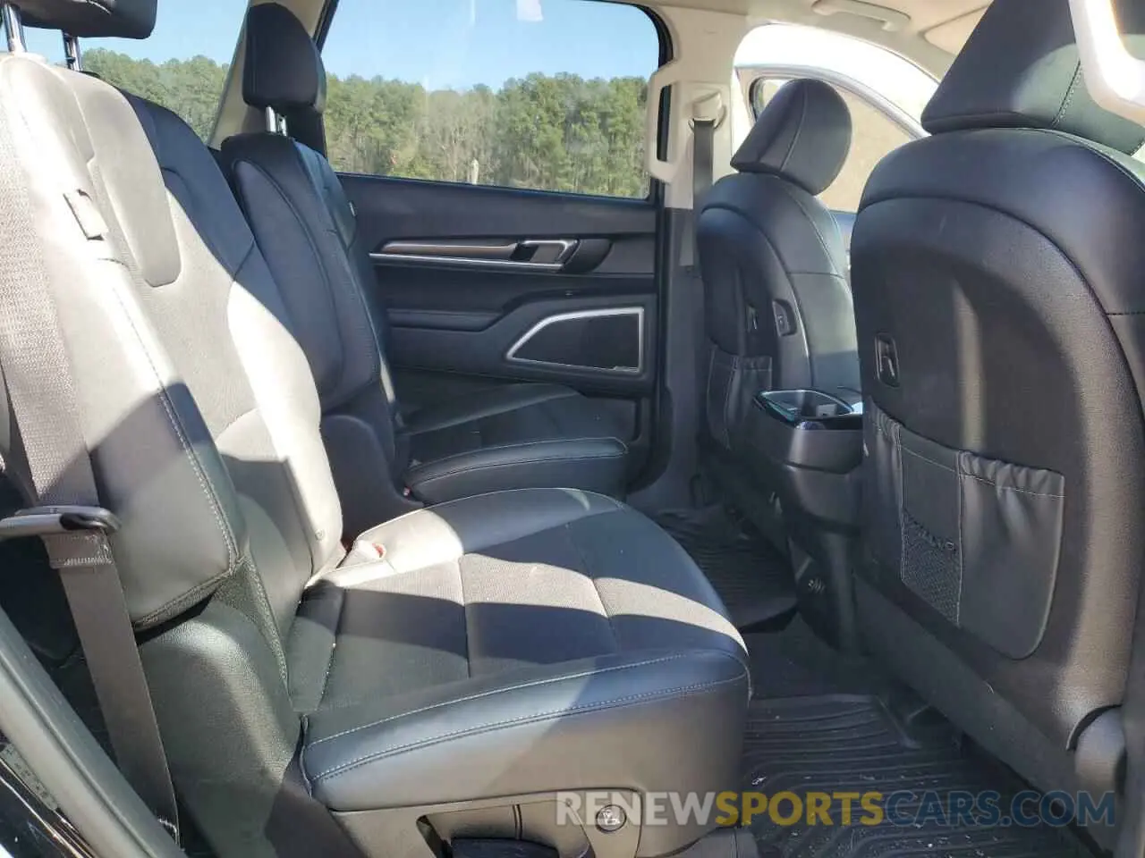 11 Photograph of a damaged car 5XYP64GC5PG328622 KIA TELLURIDE 2023