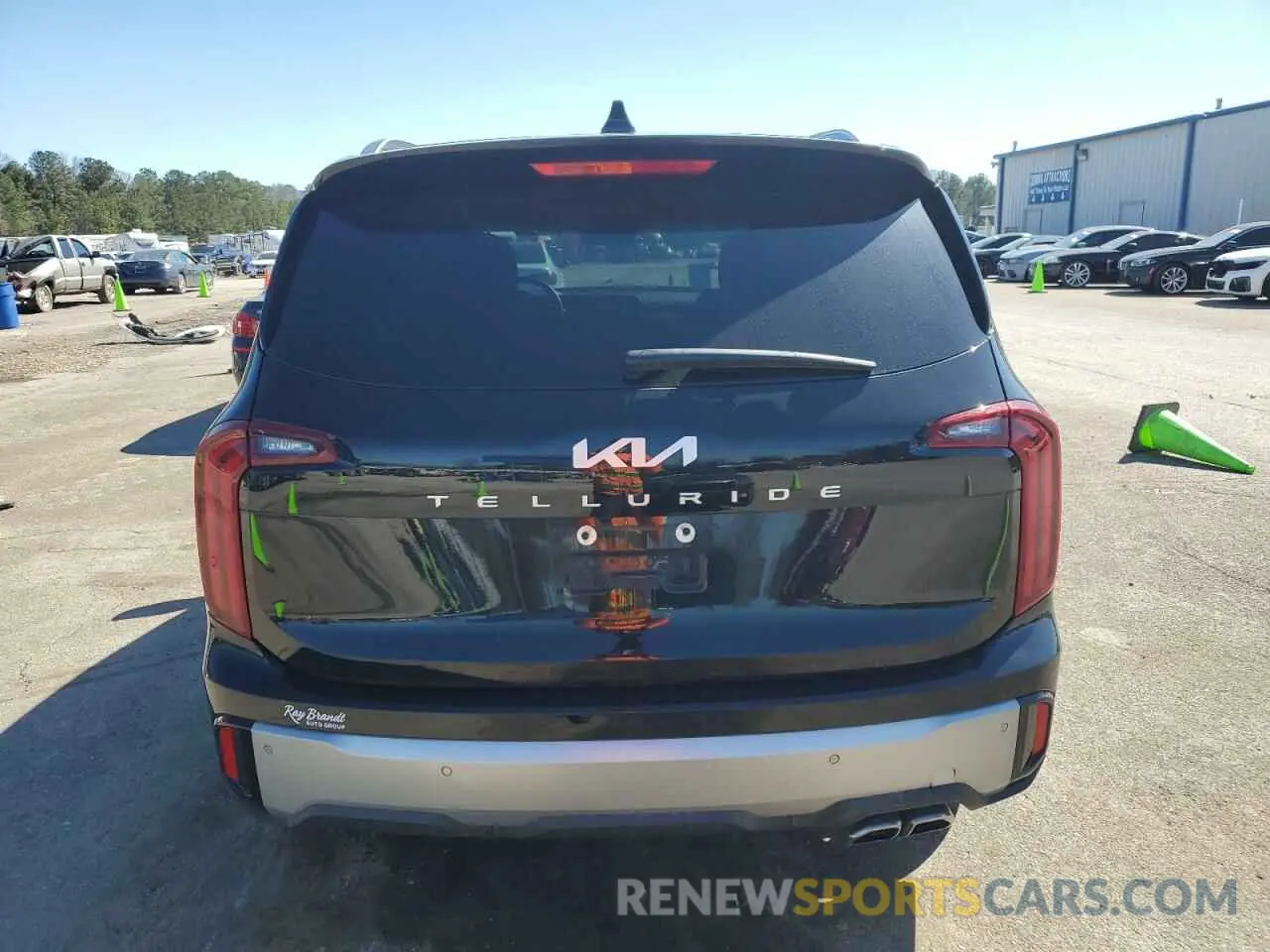 6 Photograph of a damaged car 5XYP64GC5PG328622 KIA TELLURIDE 2023