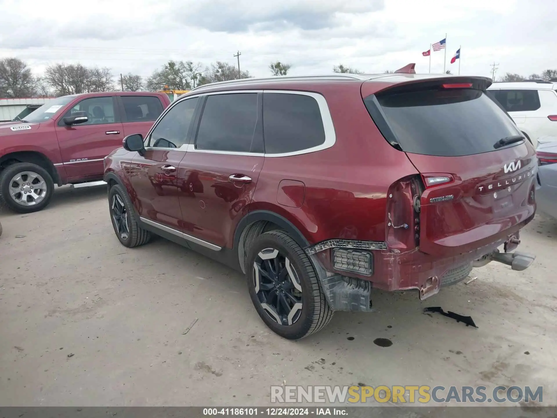 3 Photograph of a damaged car 5XYP64GC9PG330809 KIA TELLURIDE 2023