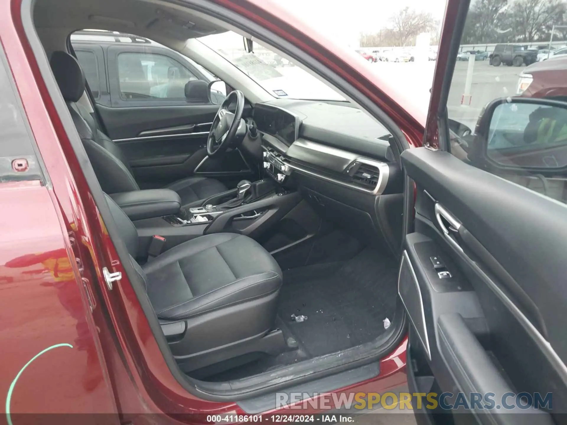 5 Photograph of a damaged car 5XYP64GC9PG330809 KIA TELLURIDE 2023