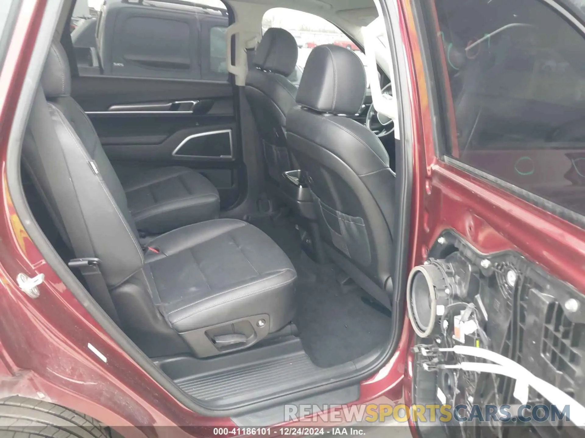 8 Photograph of a damaged car 5XYP64GC9PG330809 KIA TELLURIDE 2023