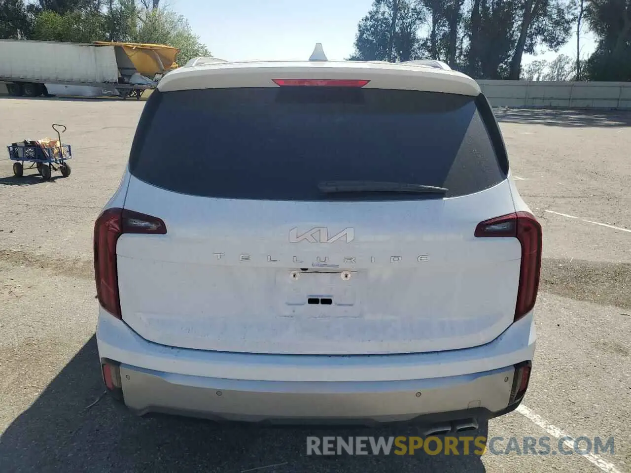6 Photograph of a damaged car 5XYP64GC9PG346105 KIA TELLURIDE 2023