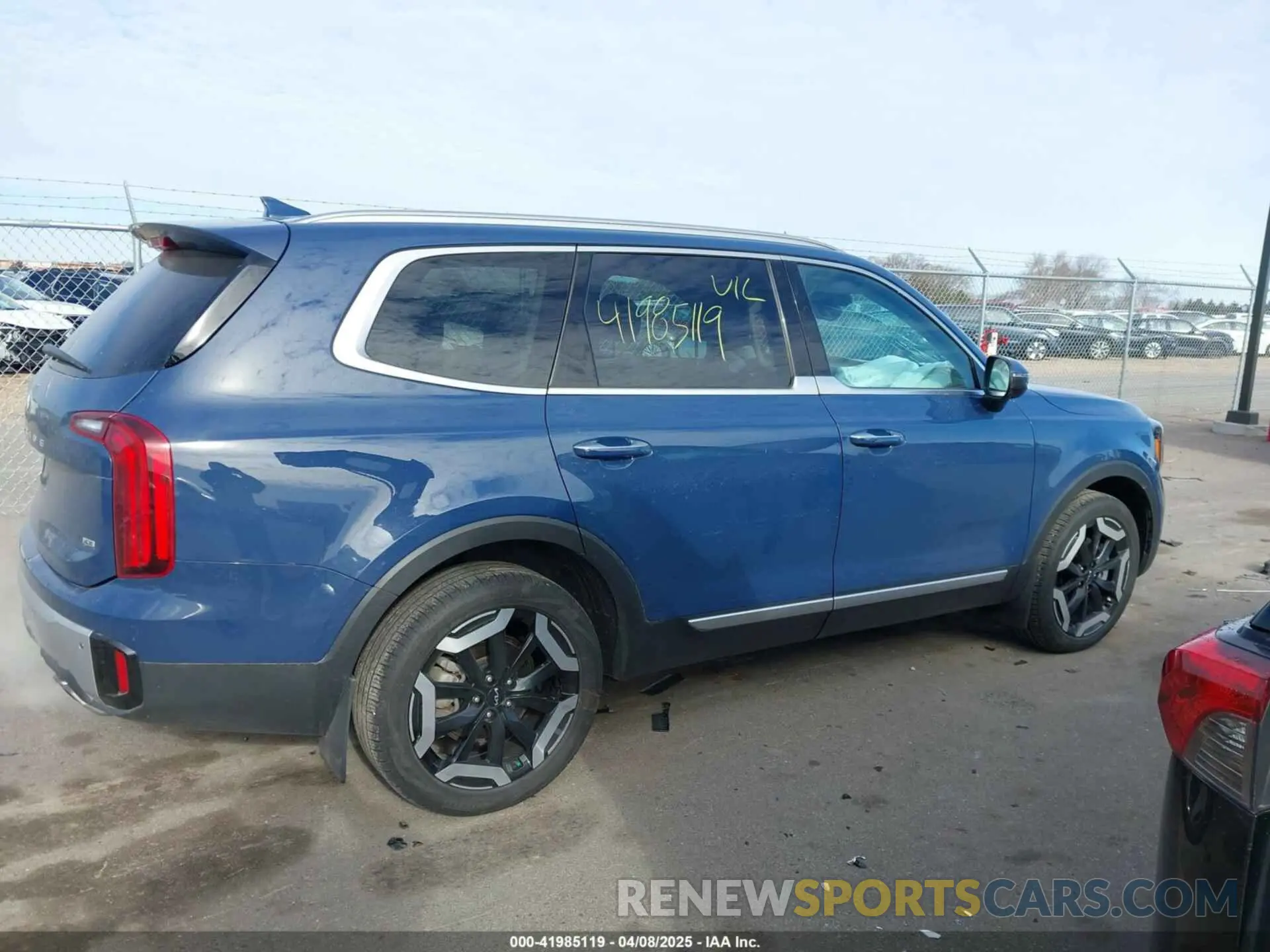 13 Photograph of a damaged car 5XYP6DGC1PG348835 KIA TELLURIDE 2023