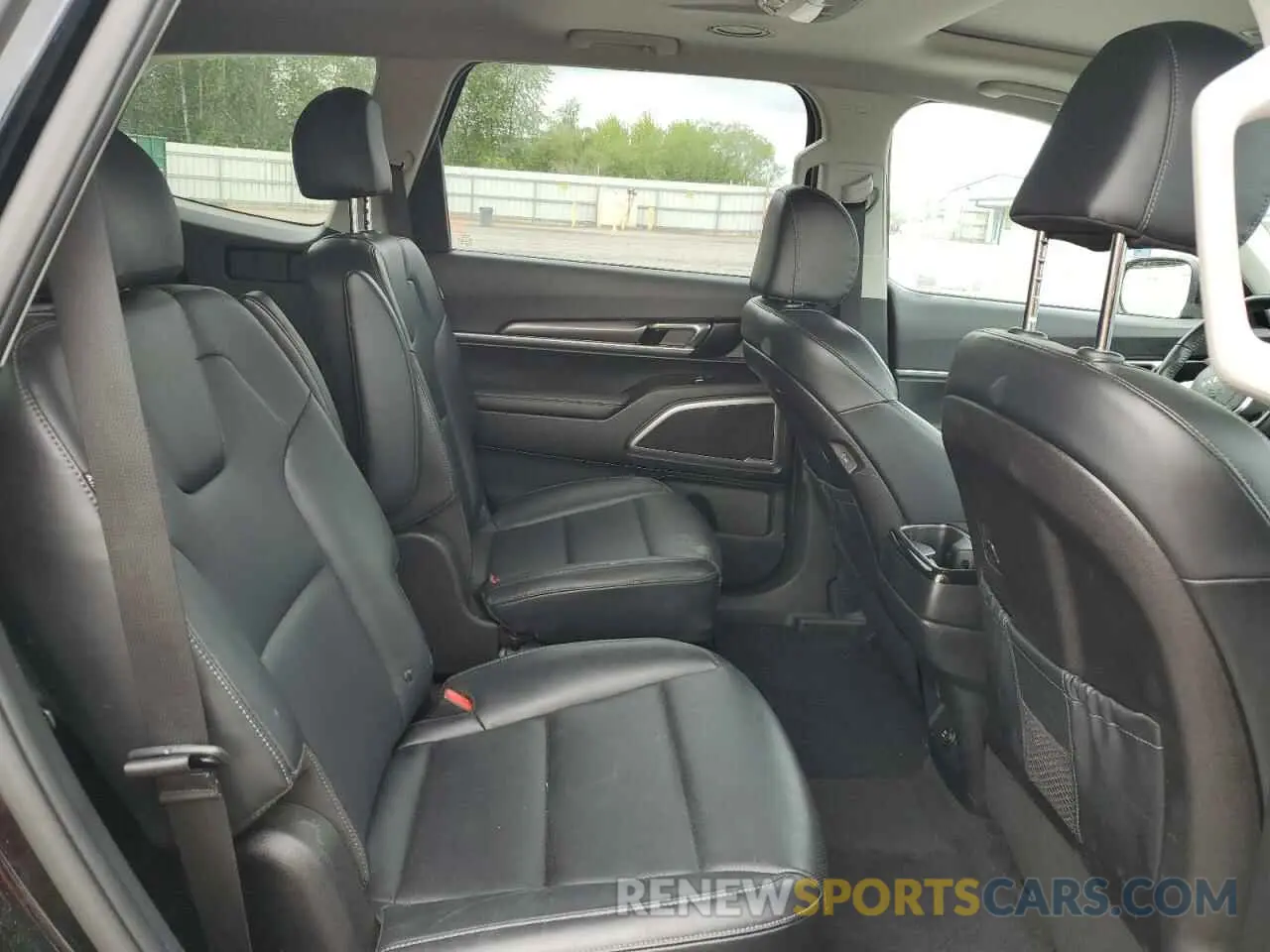 11 Photograph of a damaged car 5XYP6DGC2PG385845 KIA TELLURIDE 2023