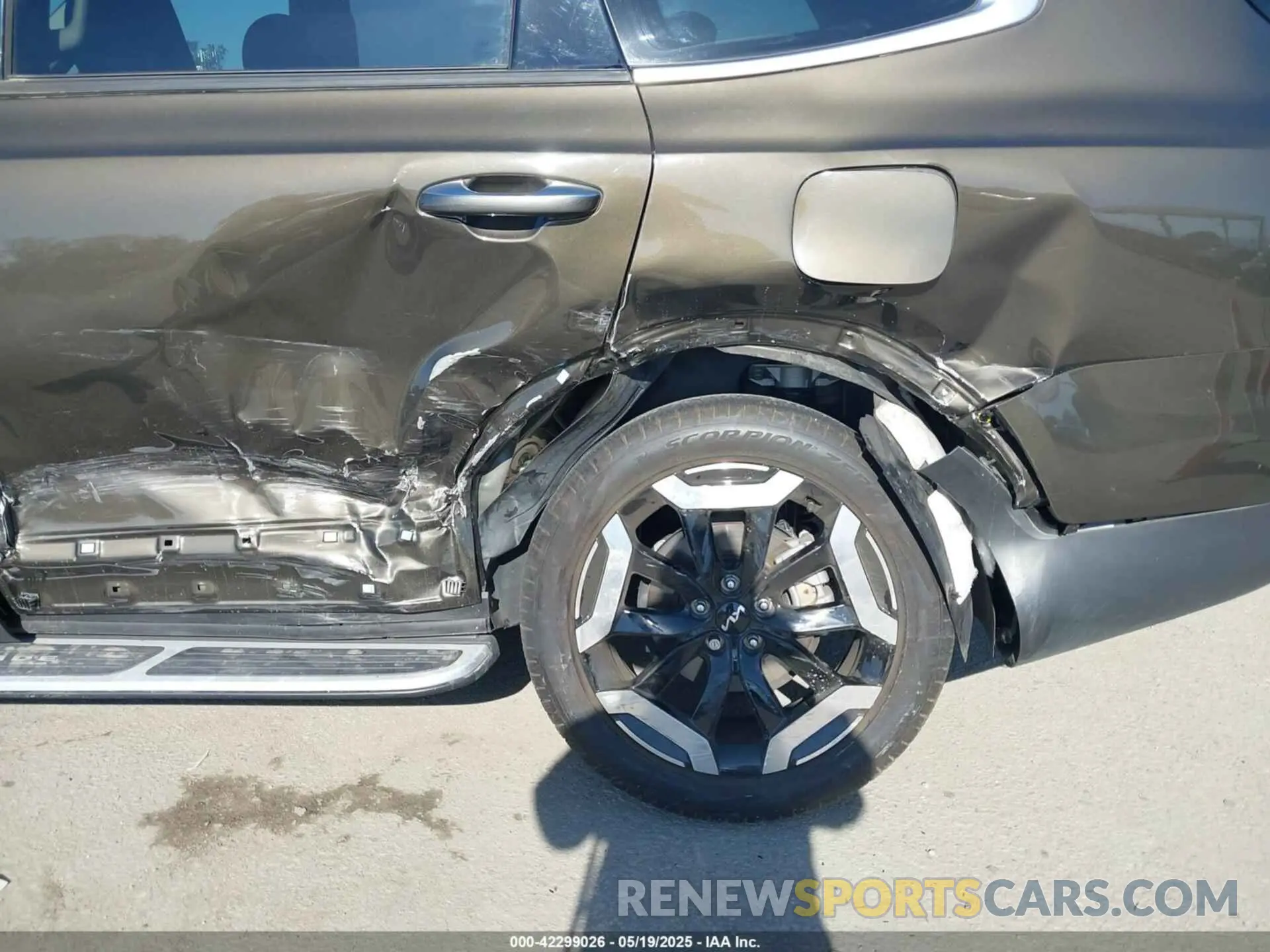 17 Photograph of a damaged car 5XYP6DGC2PG387093 KIA TELLURIDE 2023